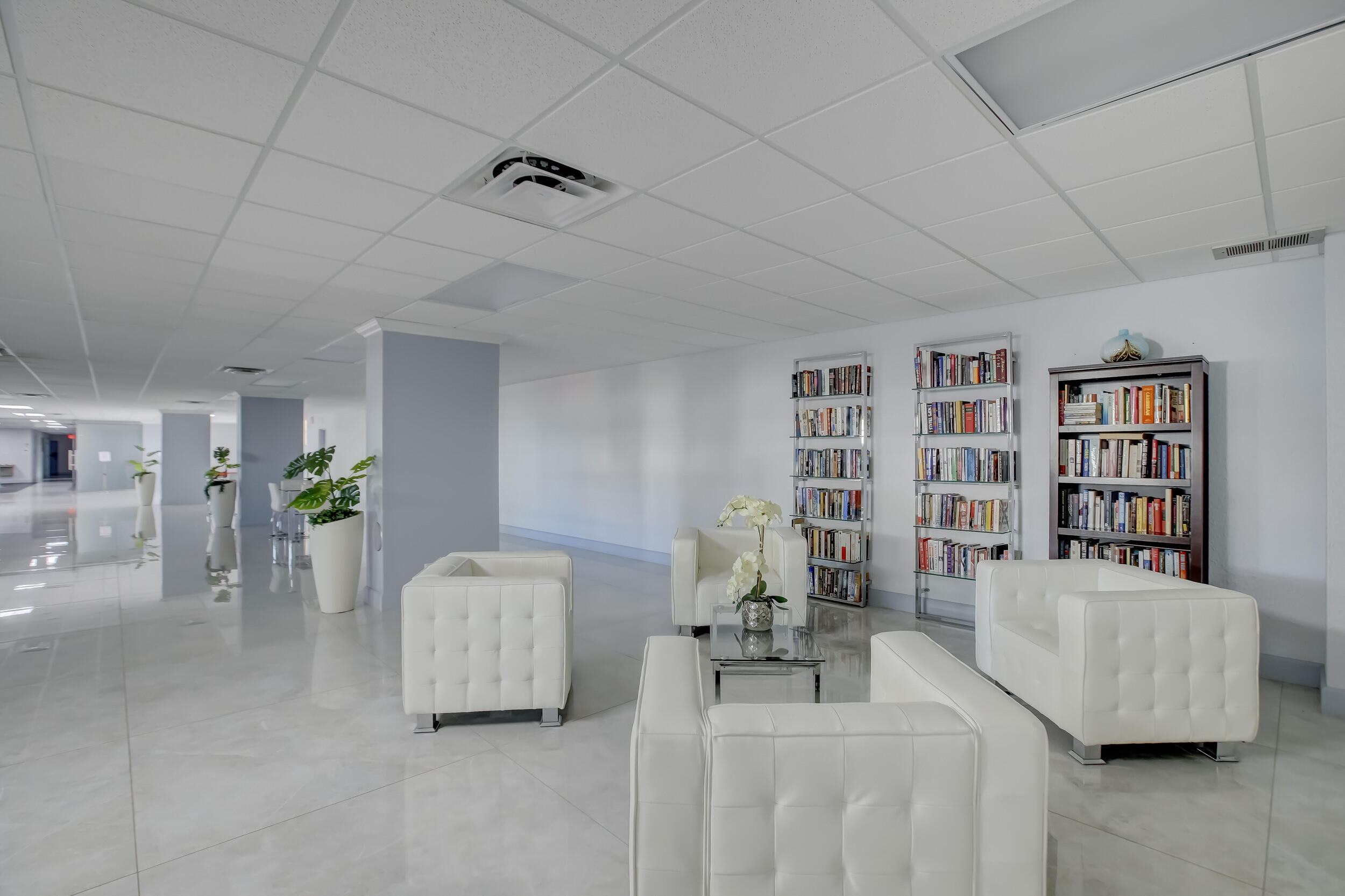 600 Parkview Drive 921