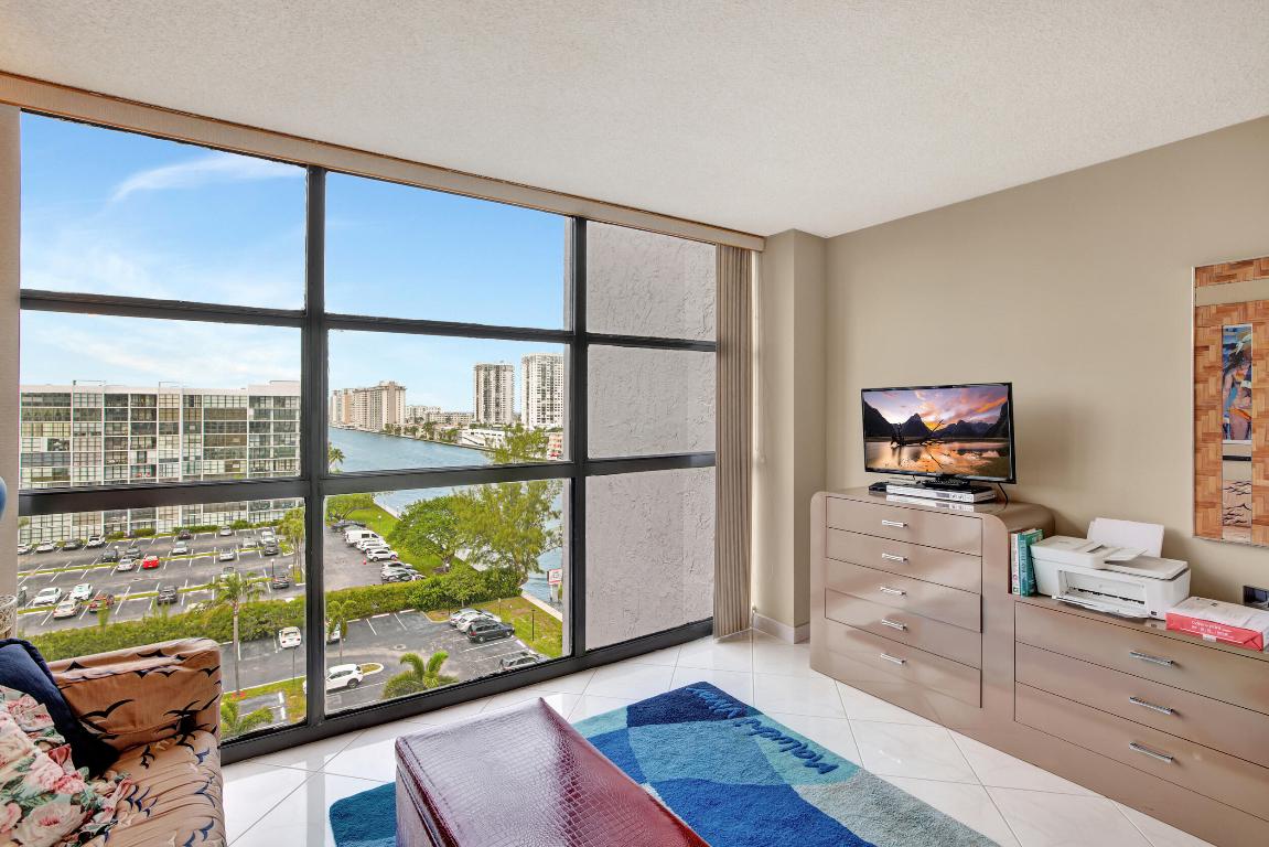 600 Parkview Drive 921