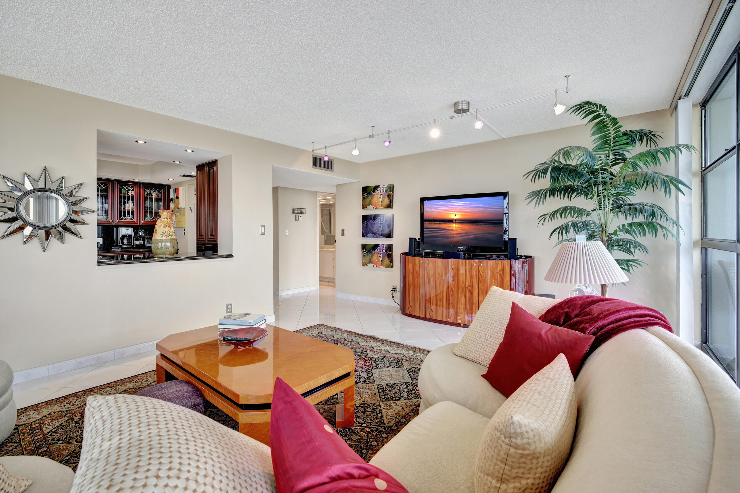 600 Parkview Drive 921