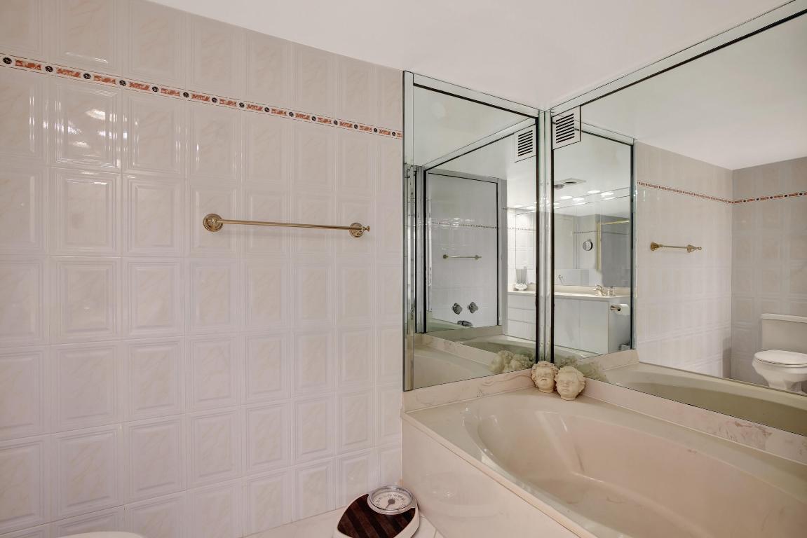 600 Parkview Drive 921