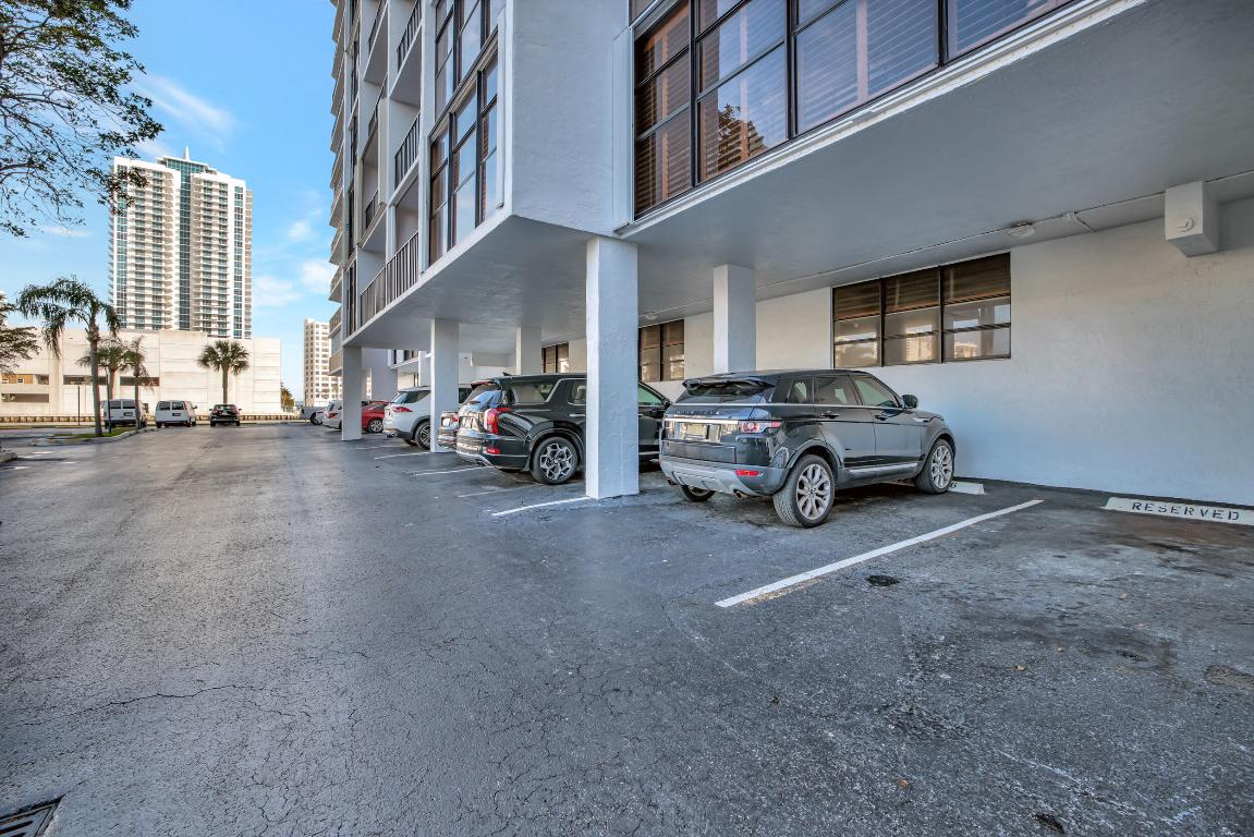 600 Parkview Drive 921