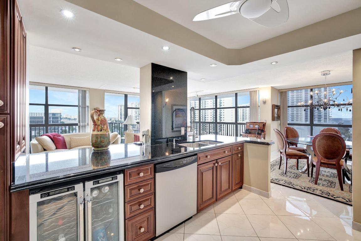 600 Parkview Drive 921