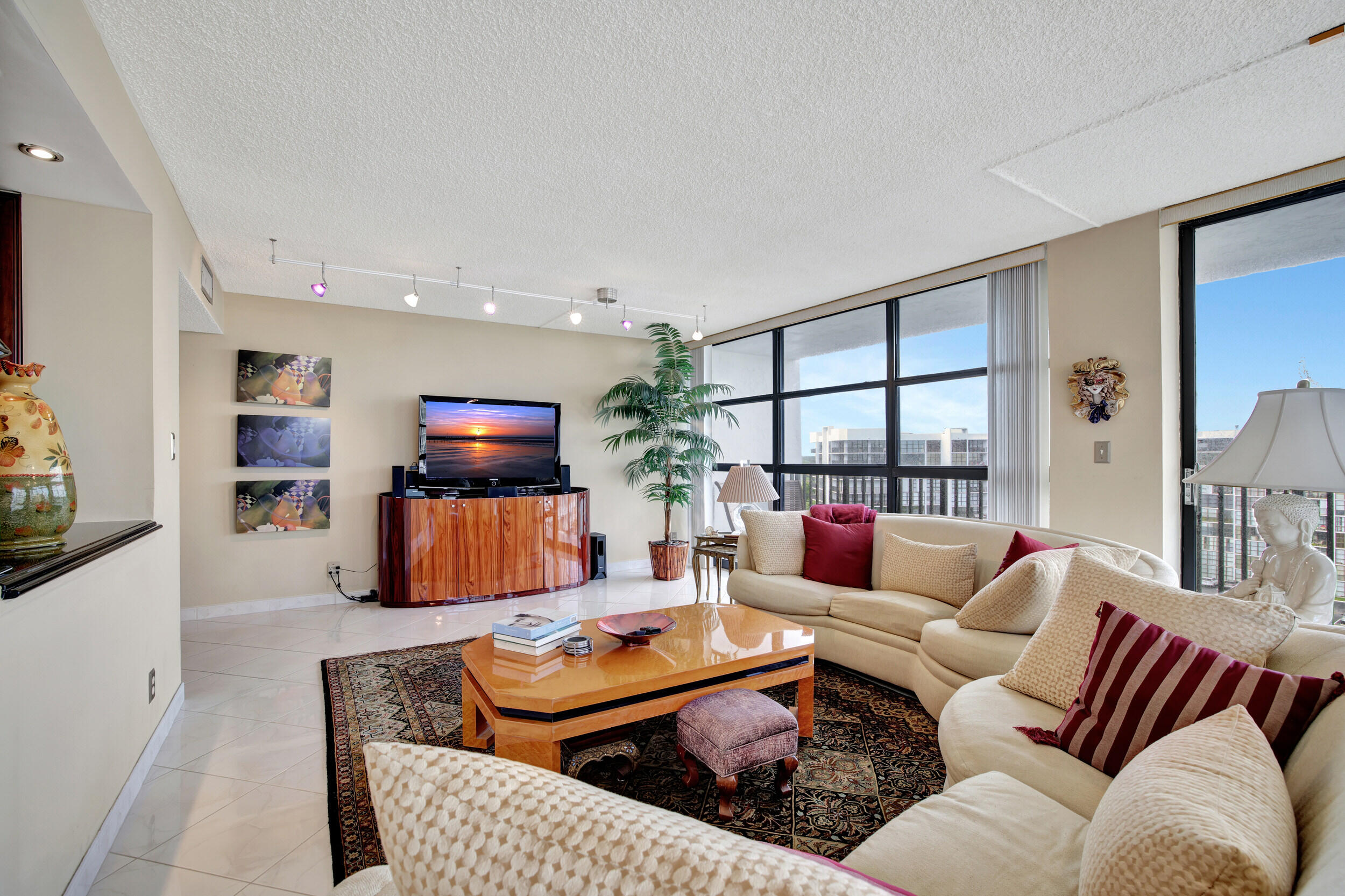 600 Parkview Drive 921