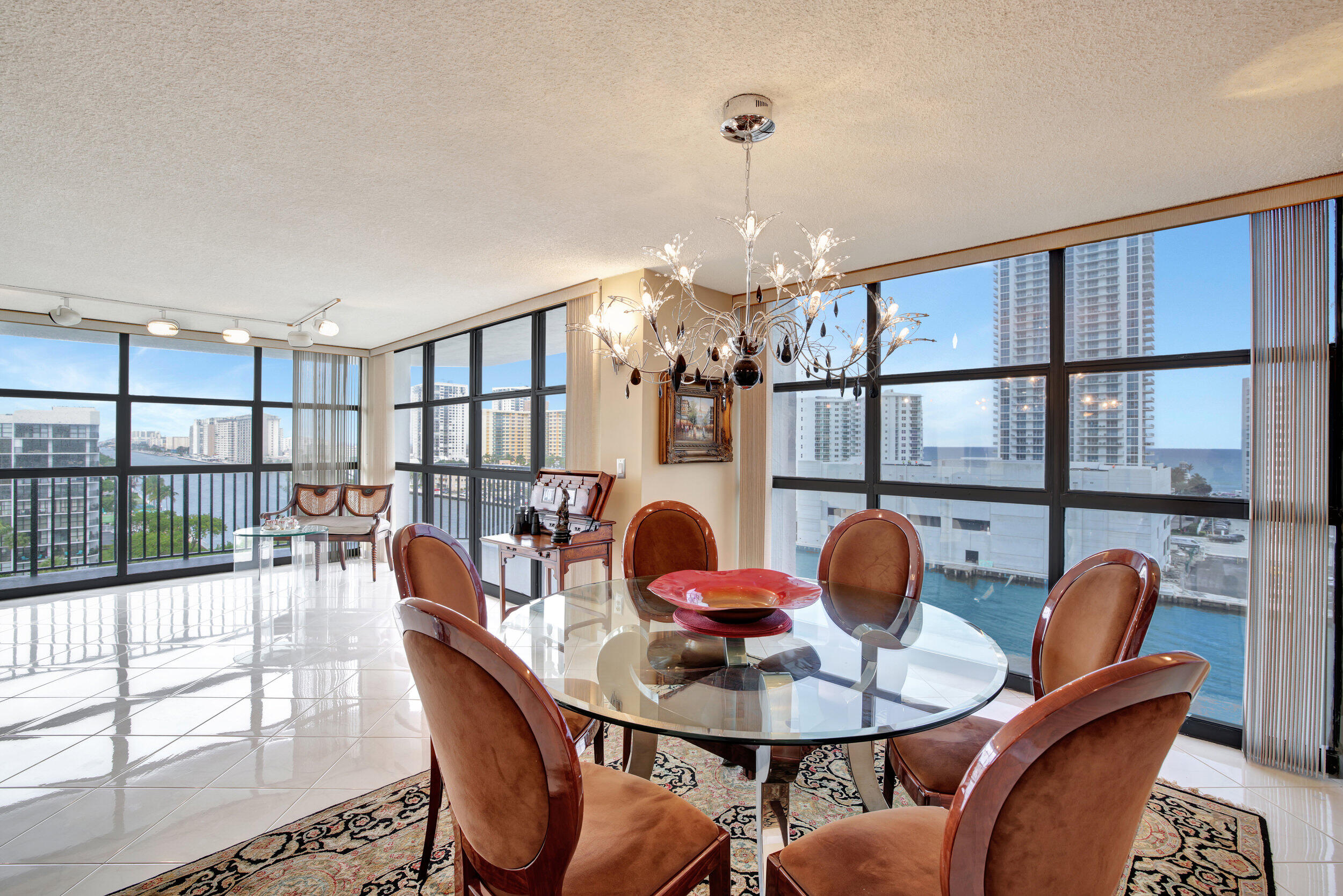 600 Parkview Drive 921