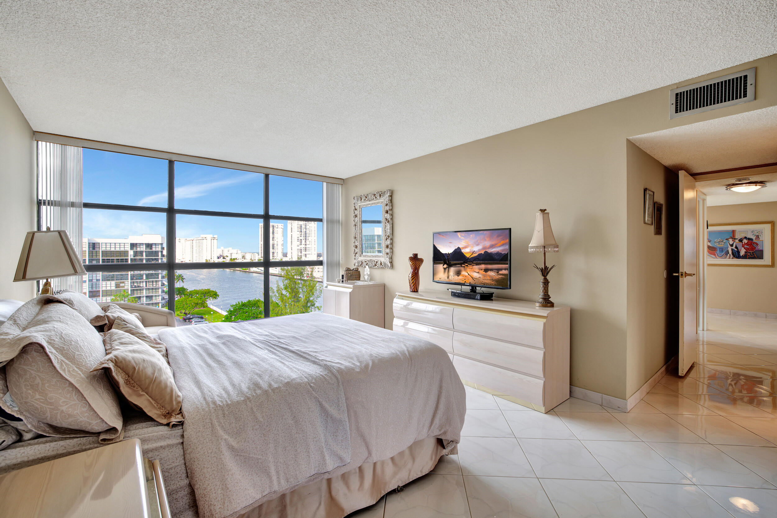 600 Parkview Drive 921