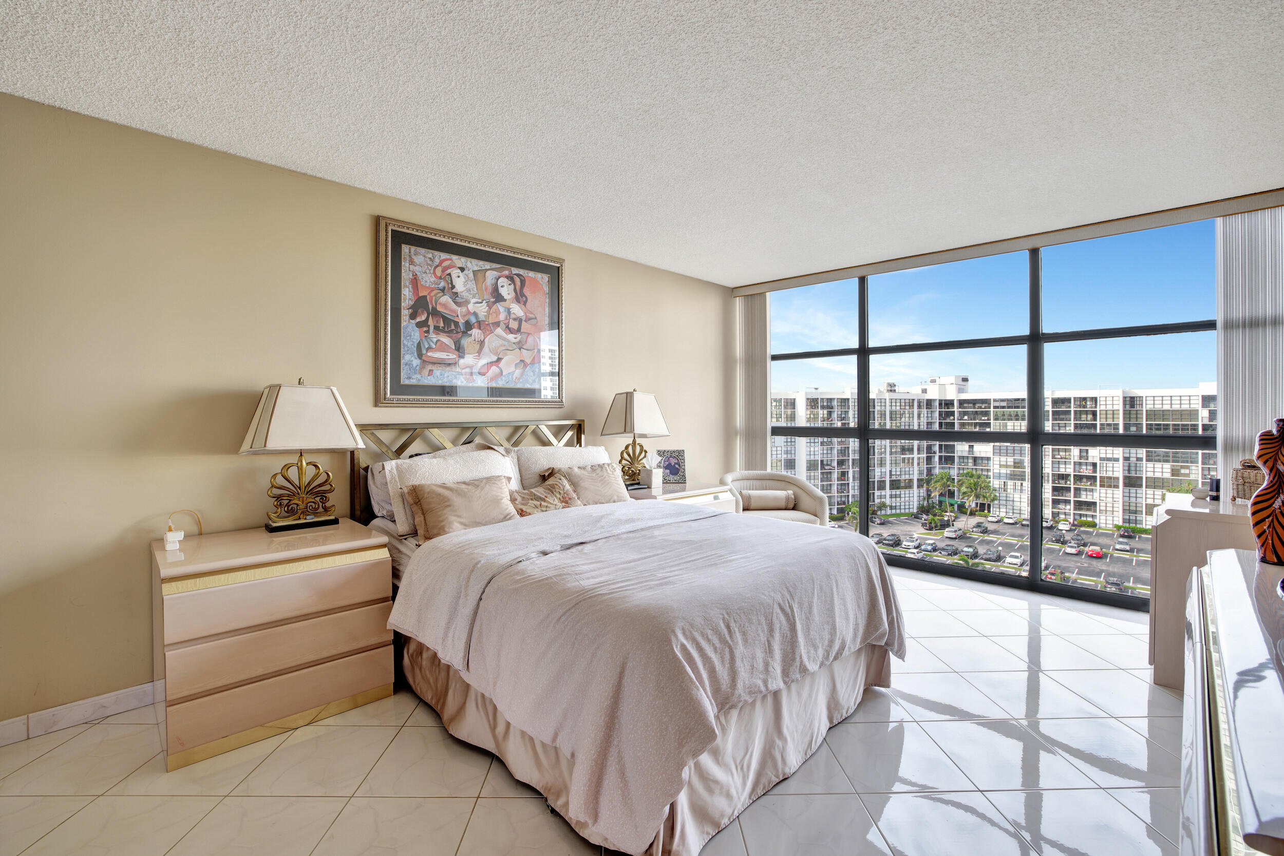 600 Parkview Drive 921