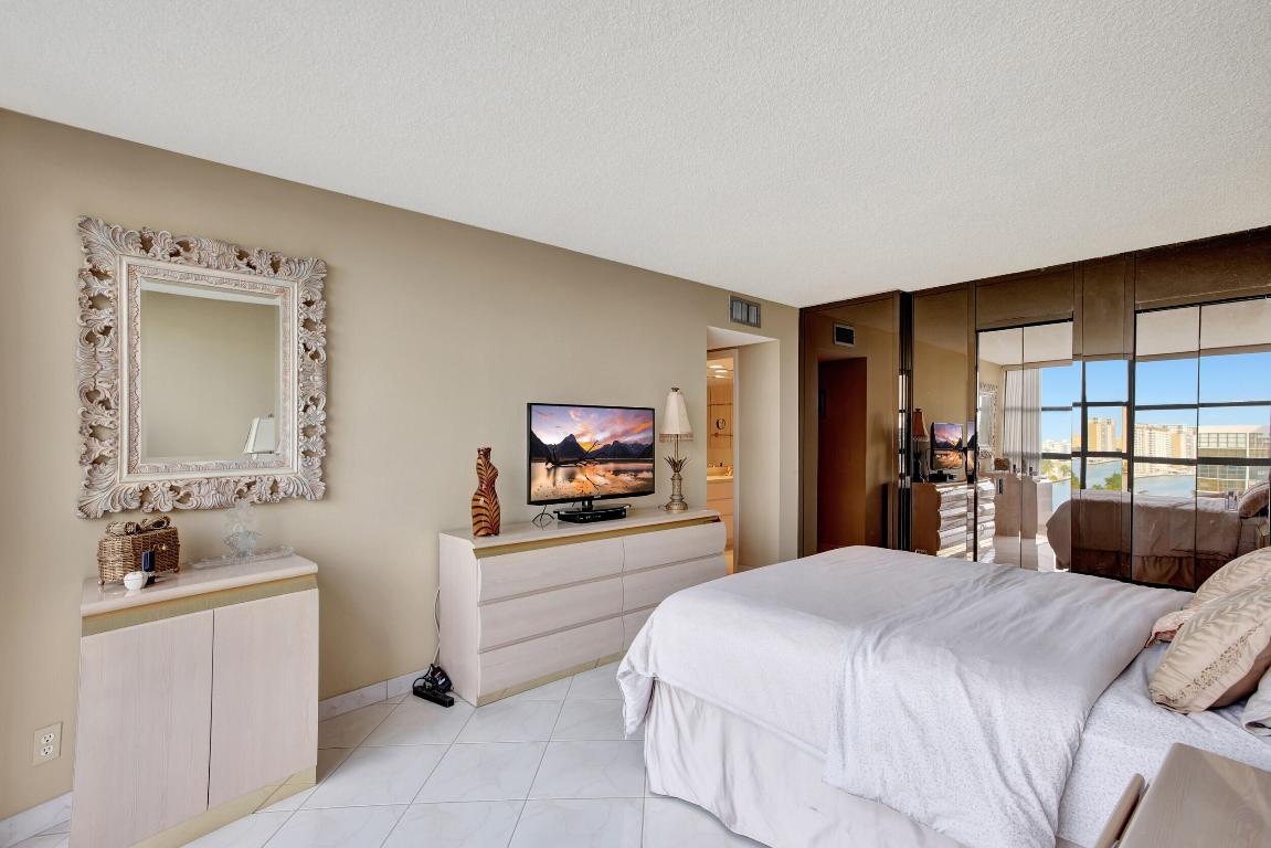 600 Parkview Drive 921