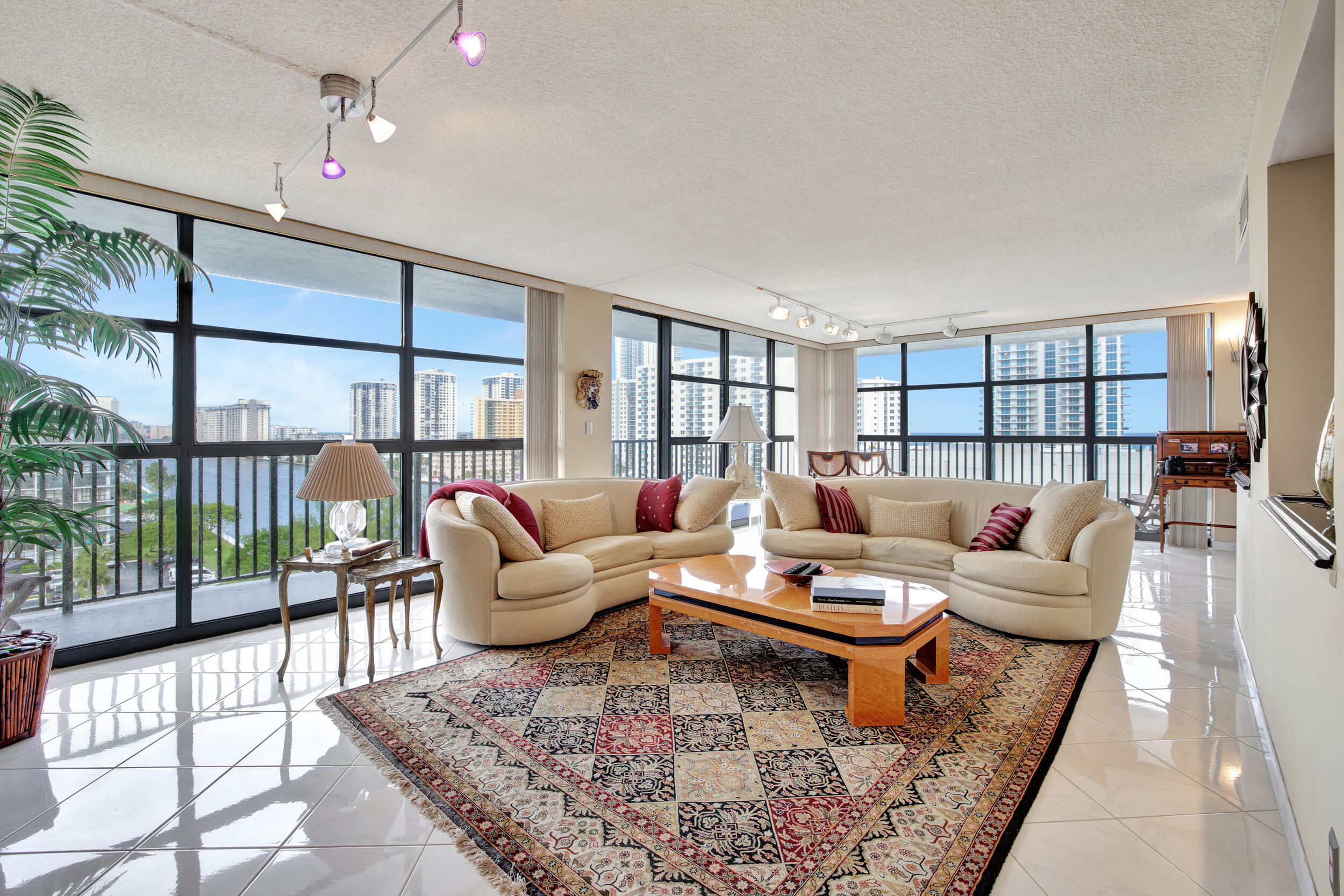 600 Parkview Drive 921