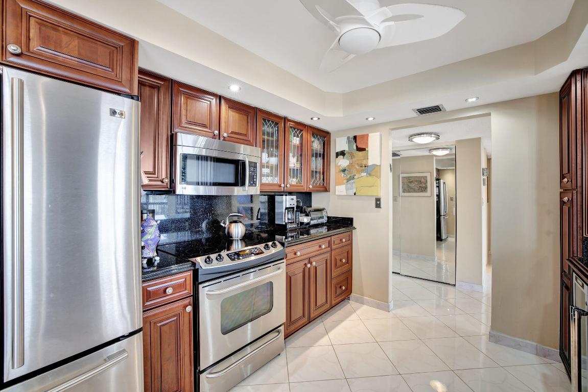 600 Parkview Drive 921