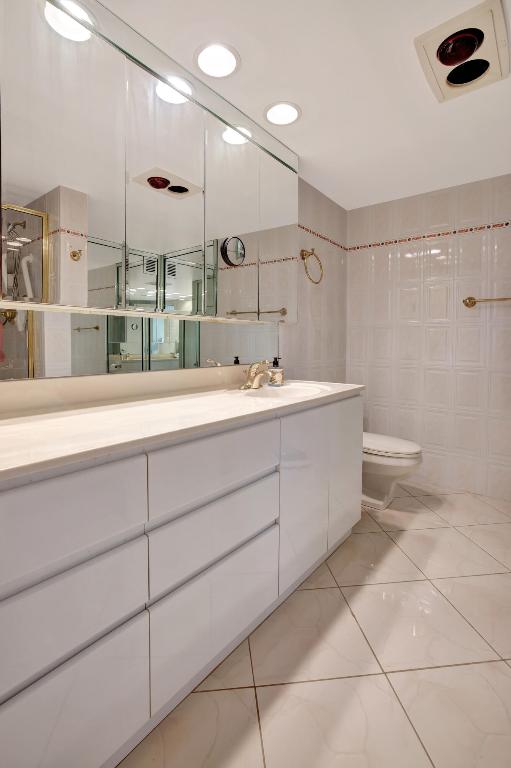 600 Parkview Drive 921