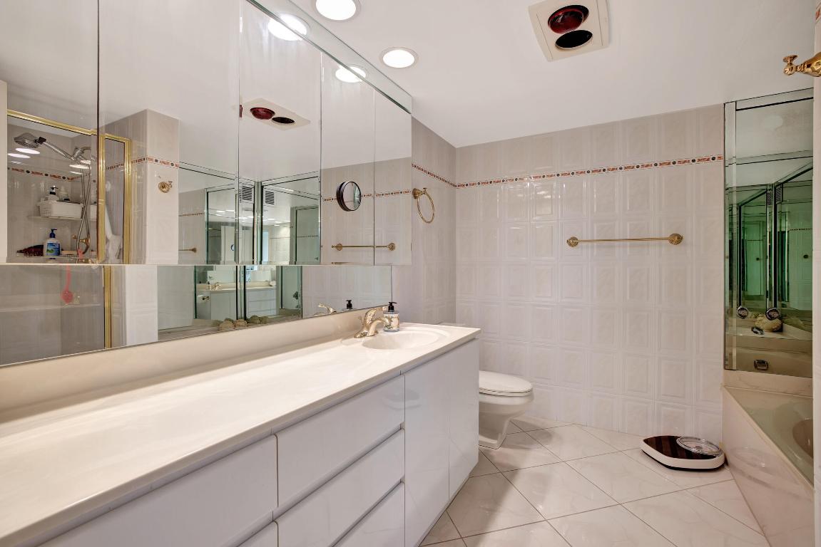 600 Parkview Drive 921