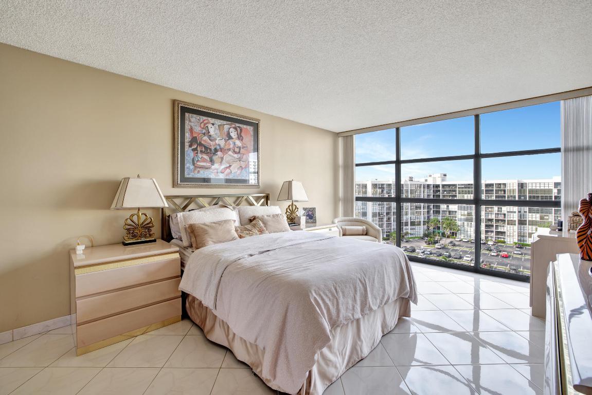 600 Parkview Drive 921