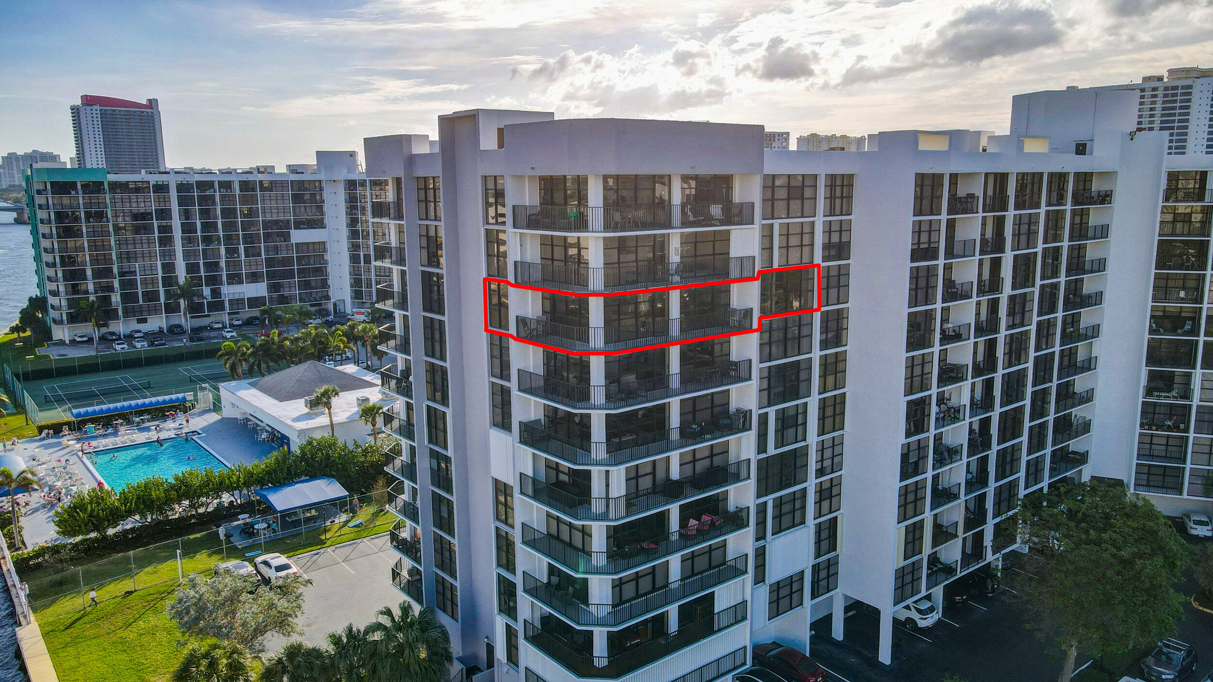 600 Parkview Drive 921