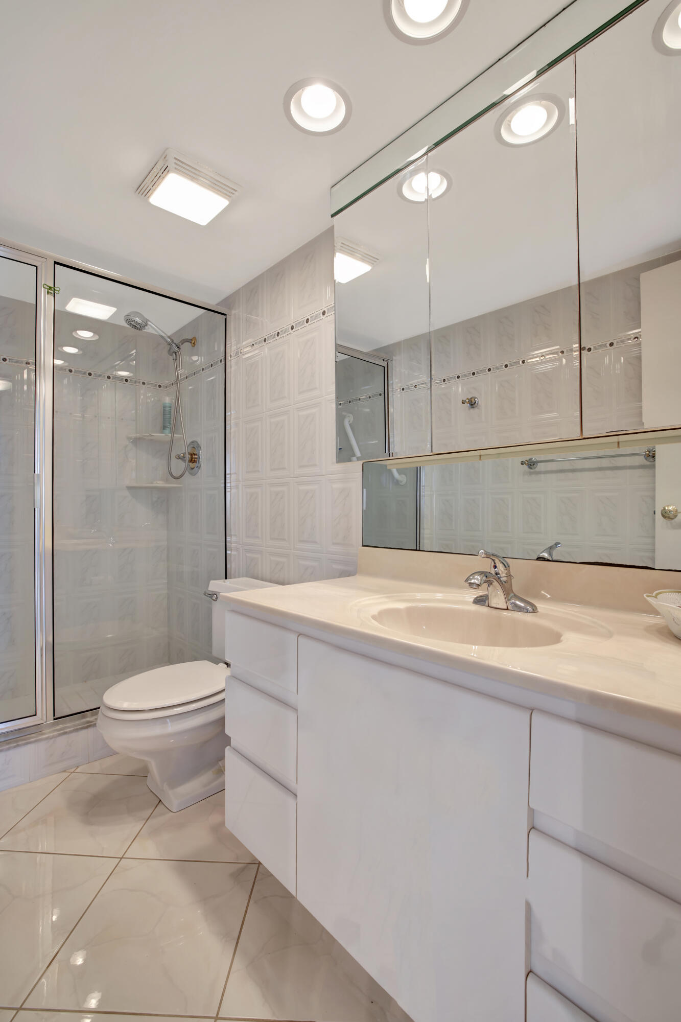 600 Parkview Drive 921