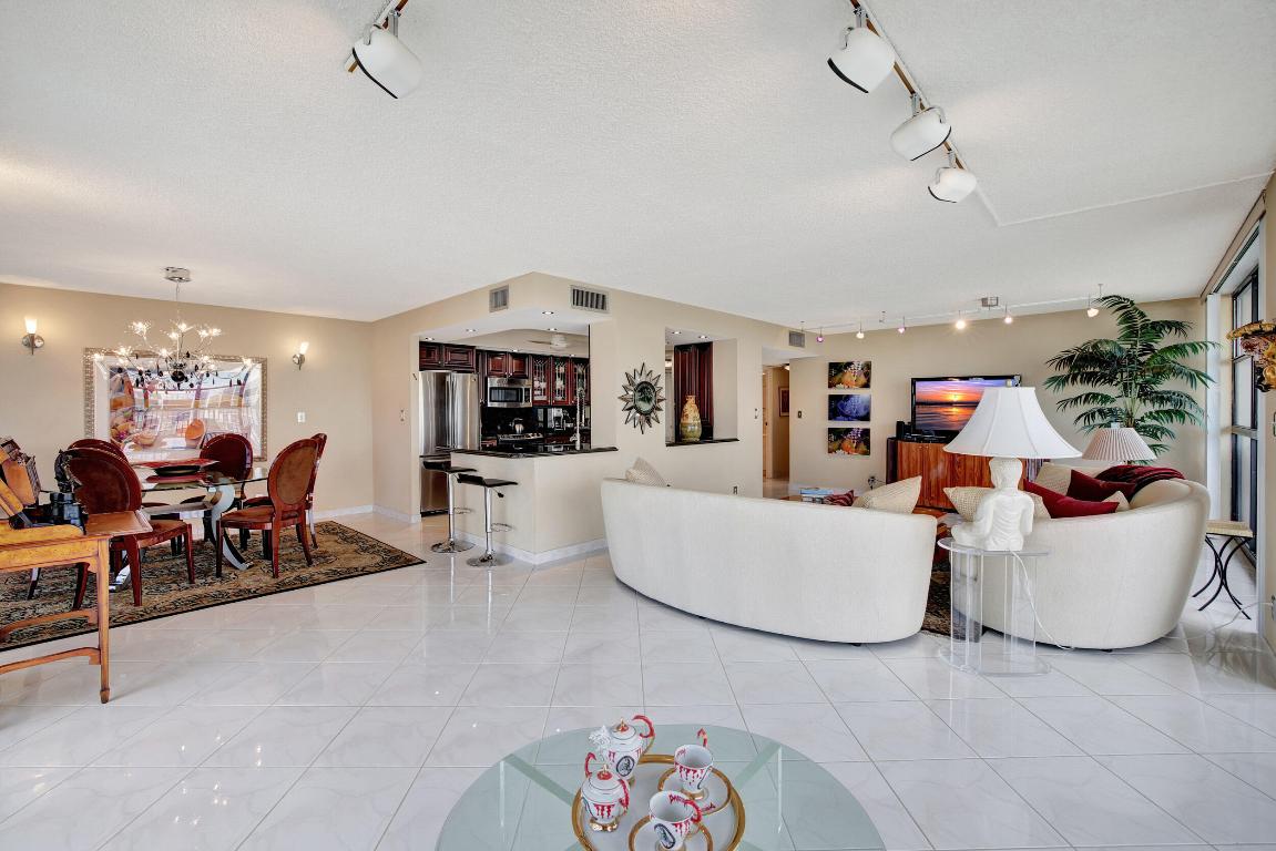 600 Parkview Drive 921