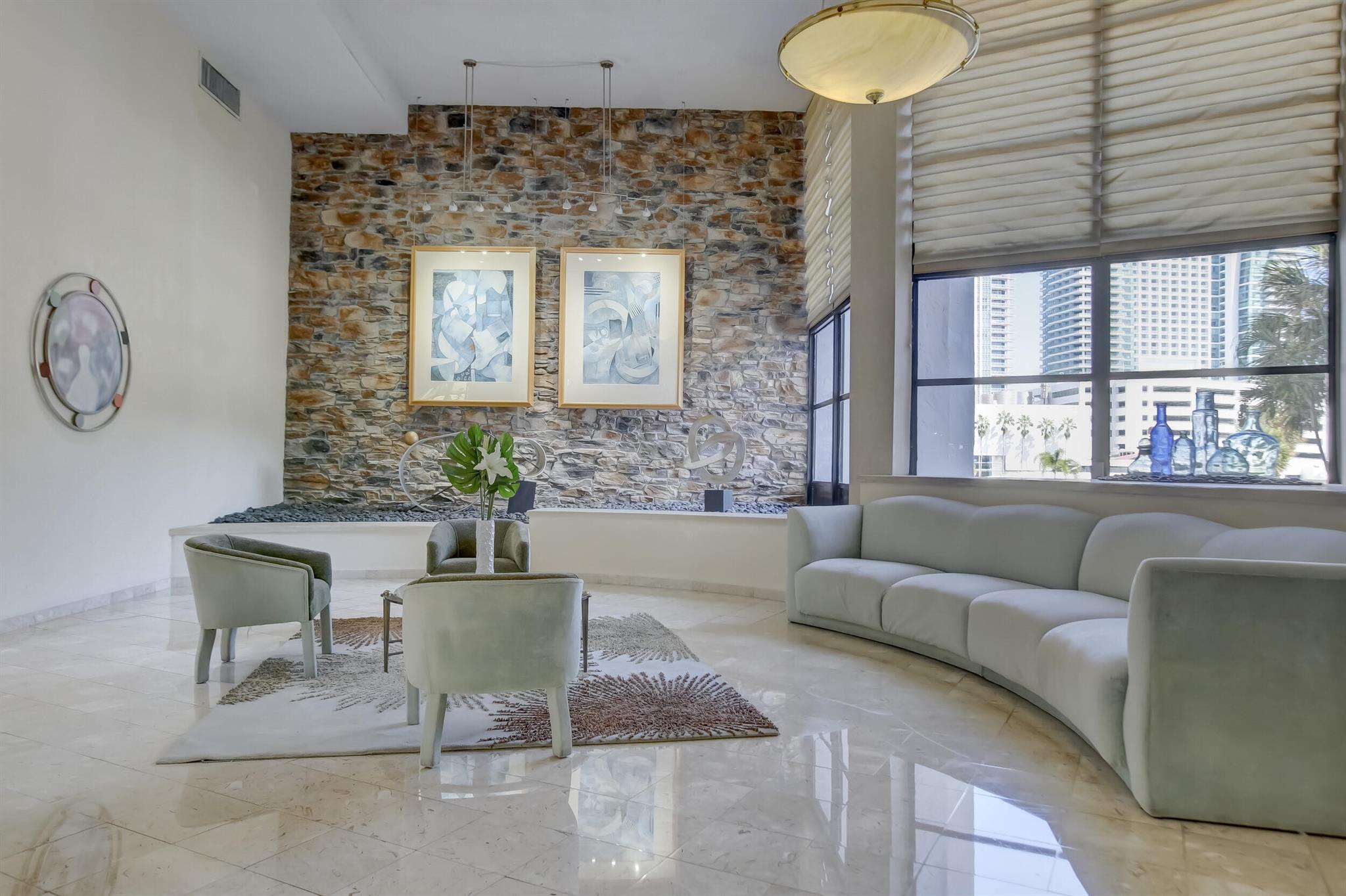 600 Parkview Drive 921