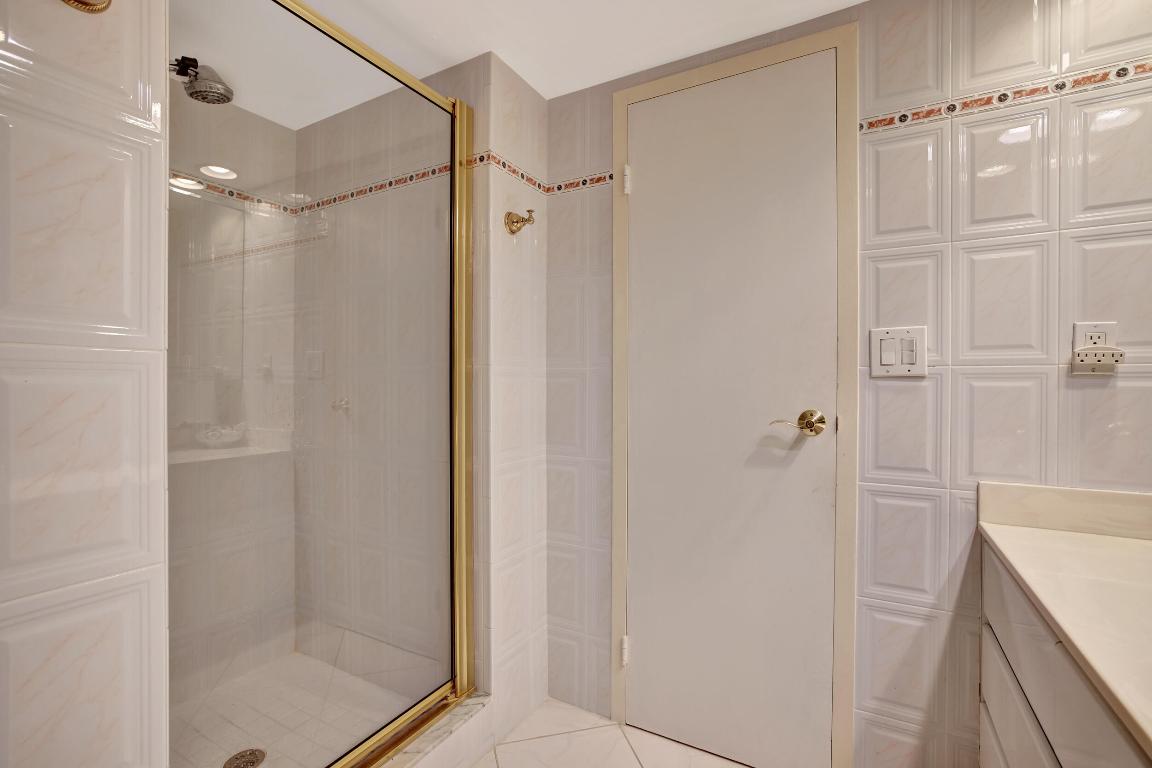 600 Parkview Drive 921