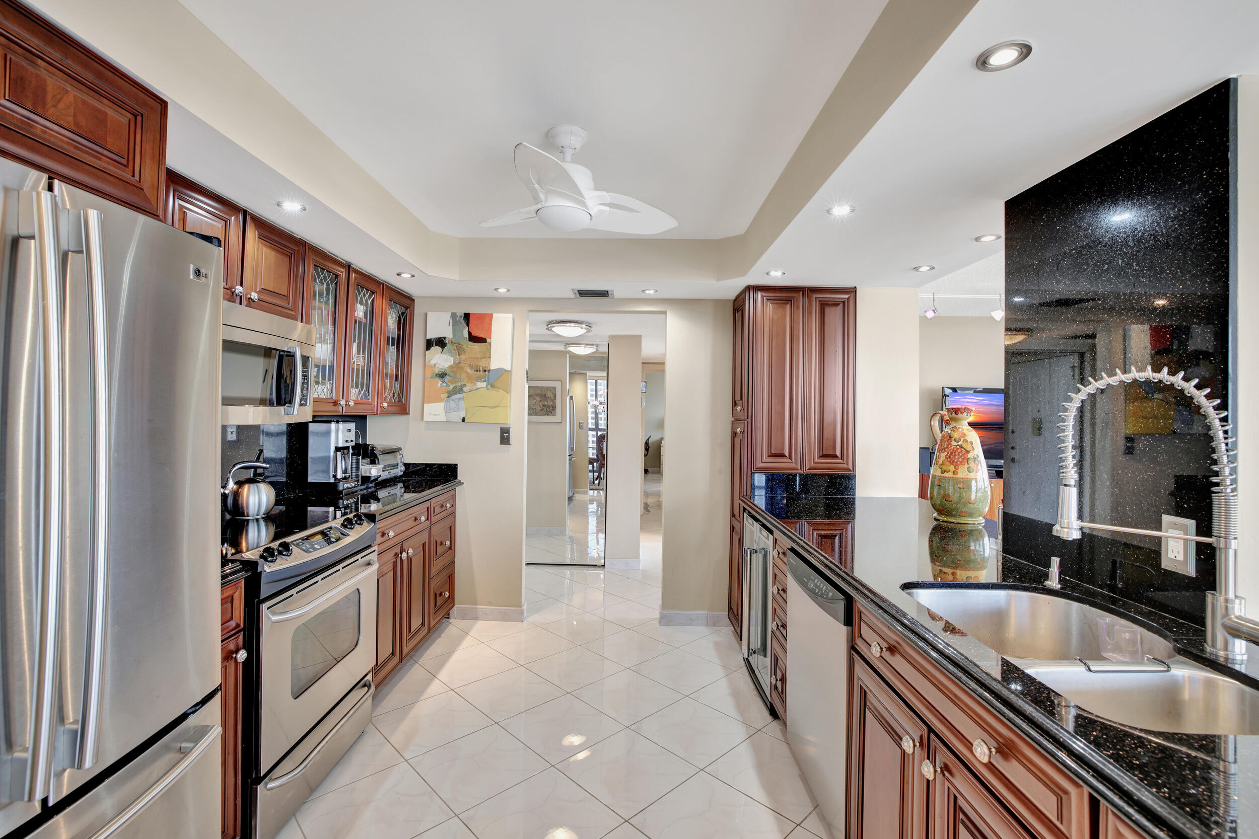 600 Parkview Drive 921