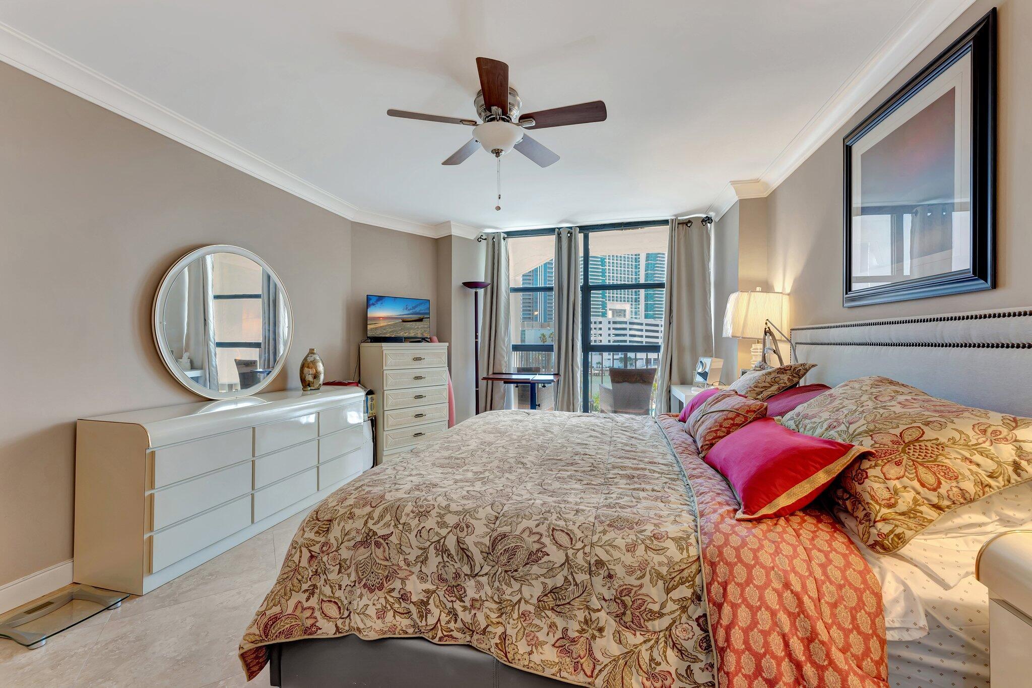 600 Parkview Drive 512