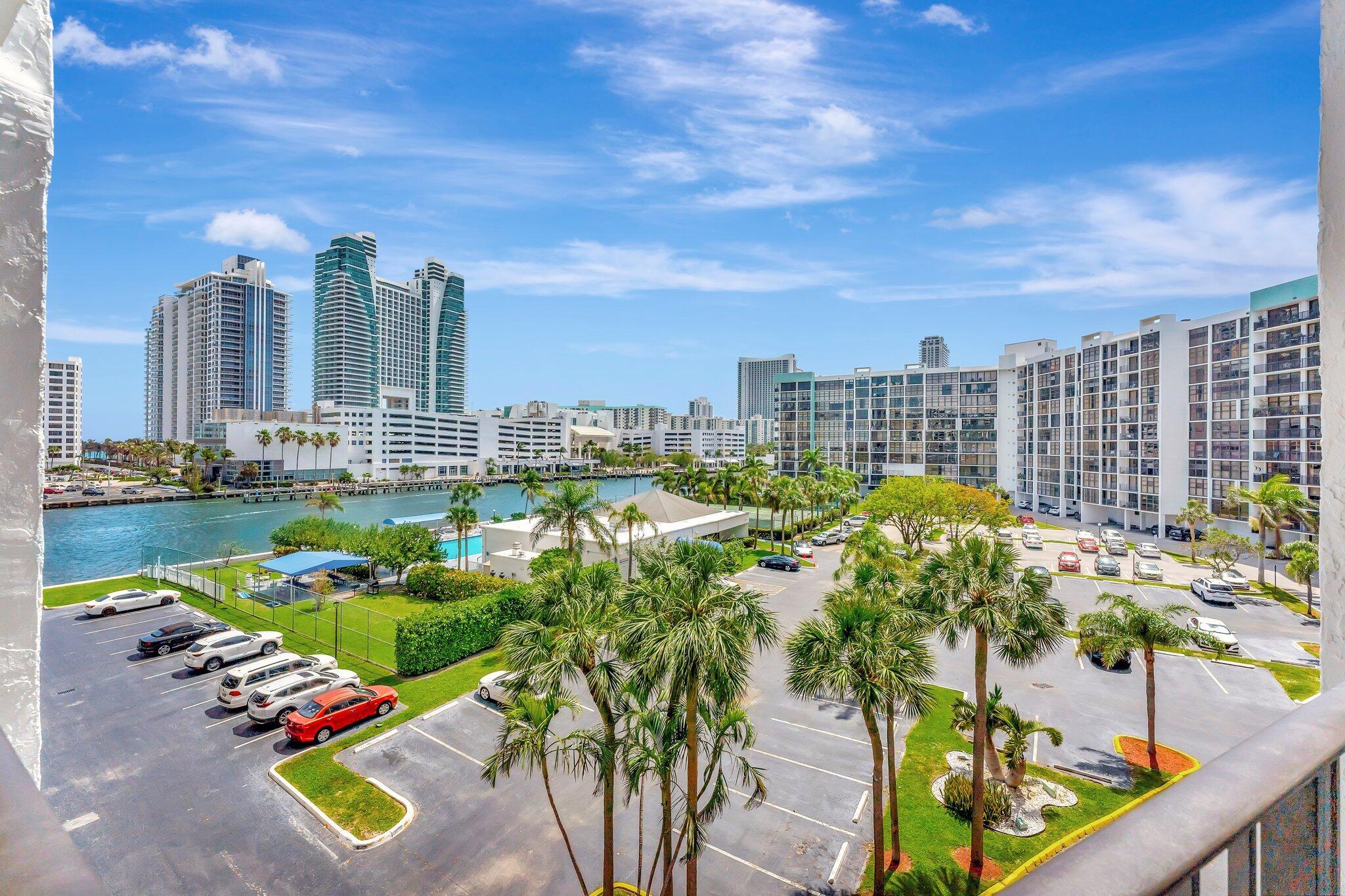 600 Parkview Drive 512