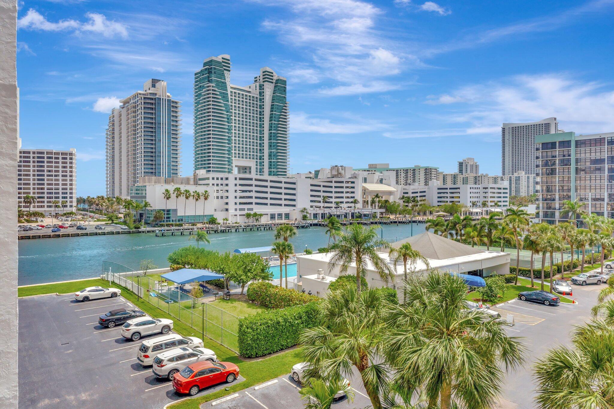 600 Parkview Drive 512