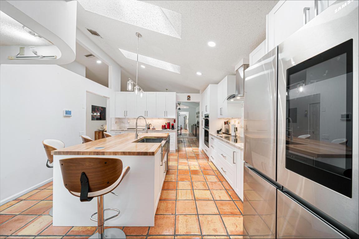 6087 Bay Isles Drive