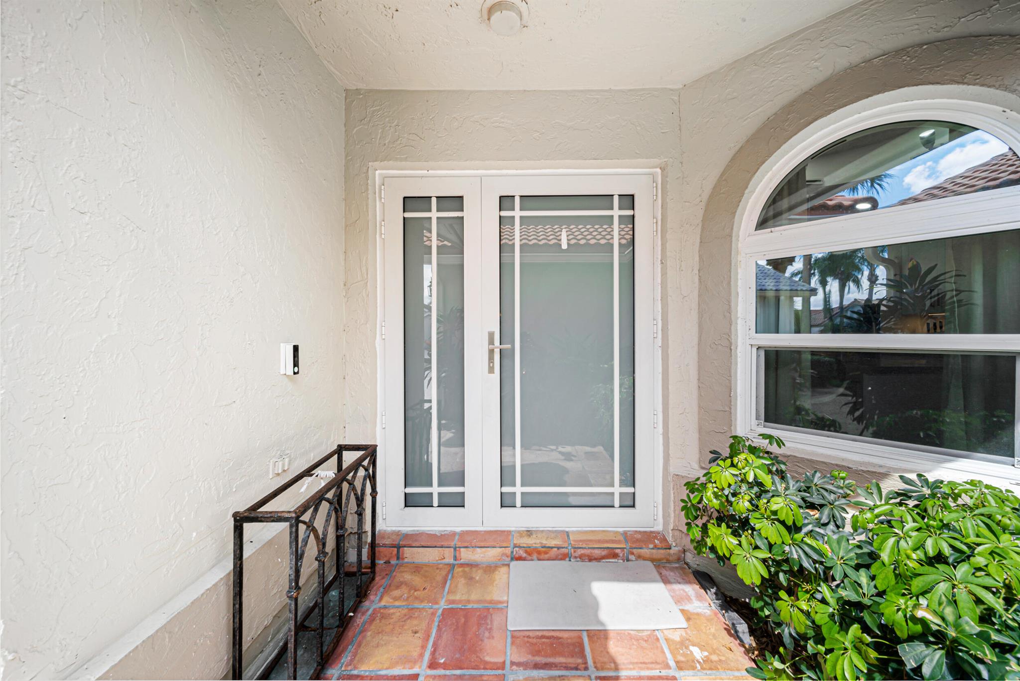 6087 Bay Isles Drive