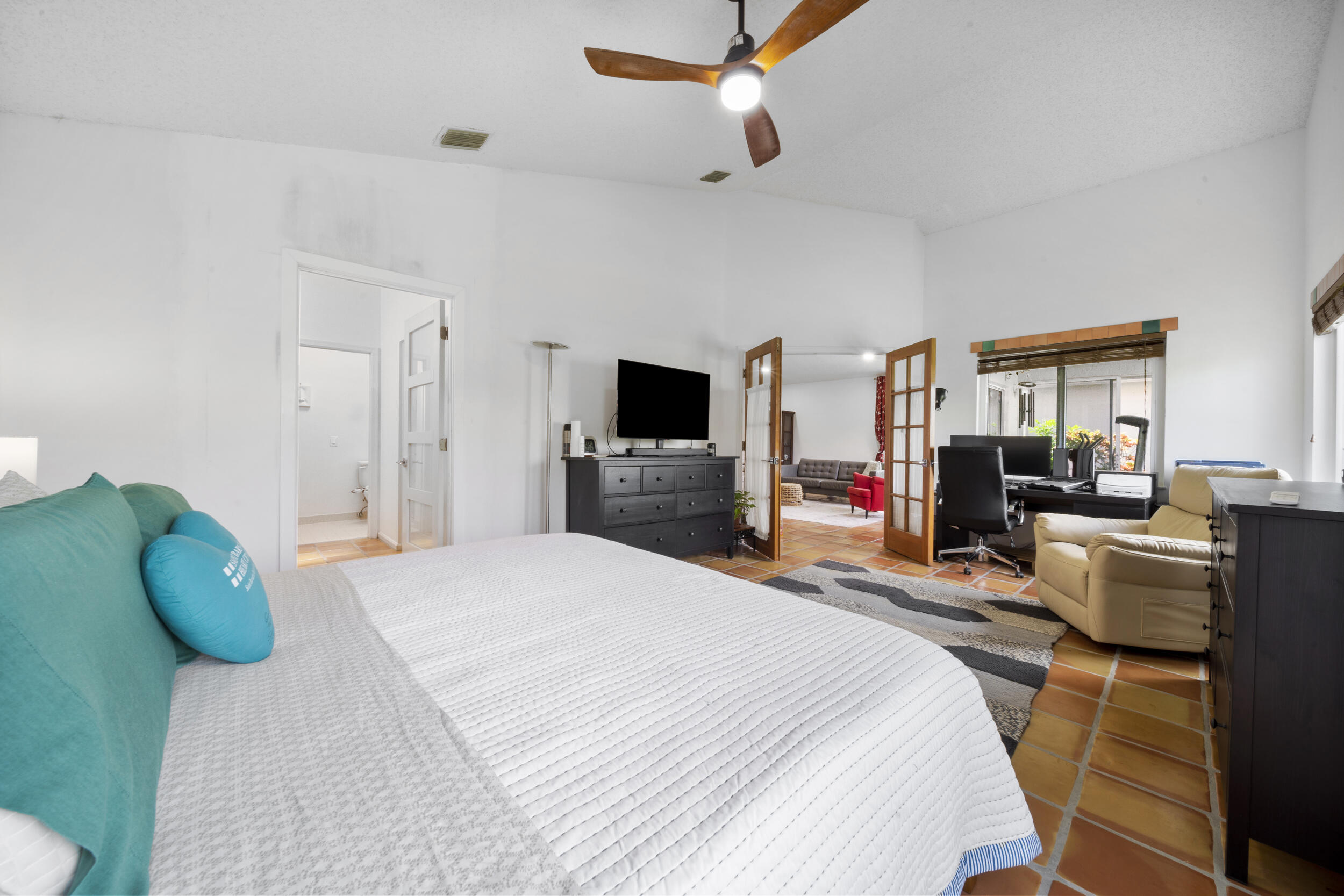 6087 Bay Isles Drive