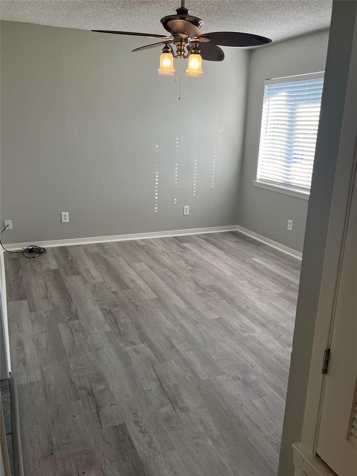 4 Hollywood DR
