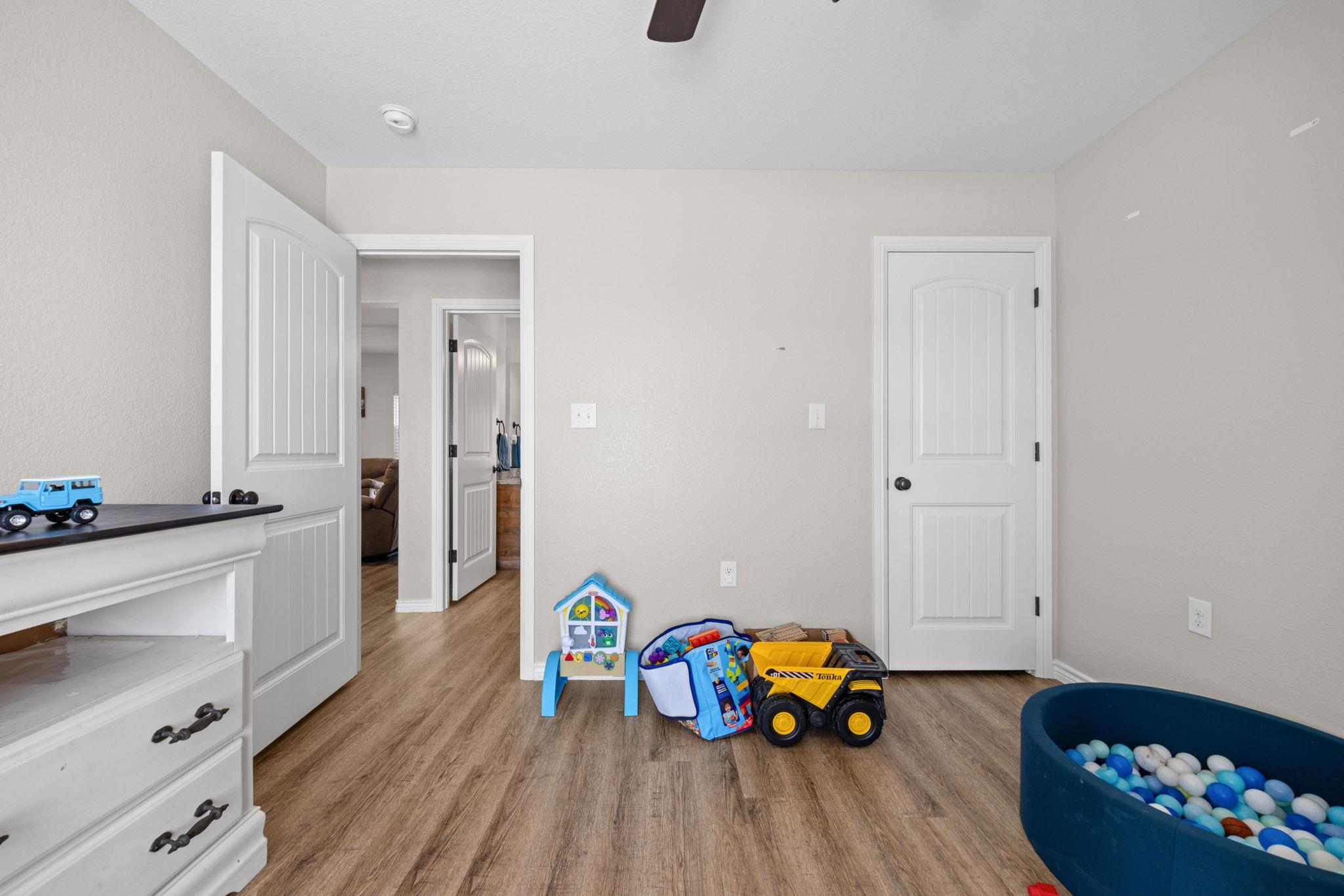 1313 Sandstone CV