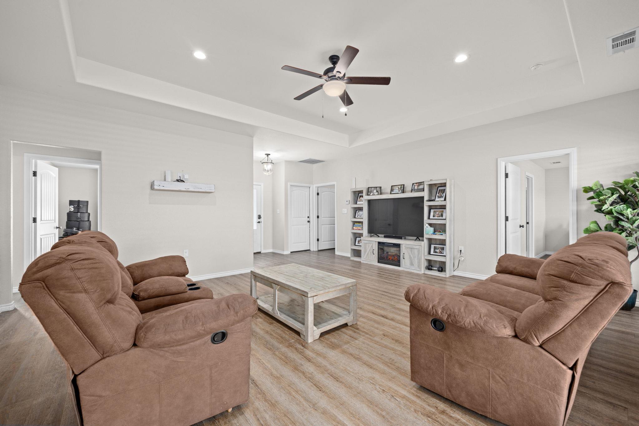 1313 Sandstone CV