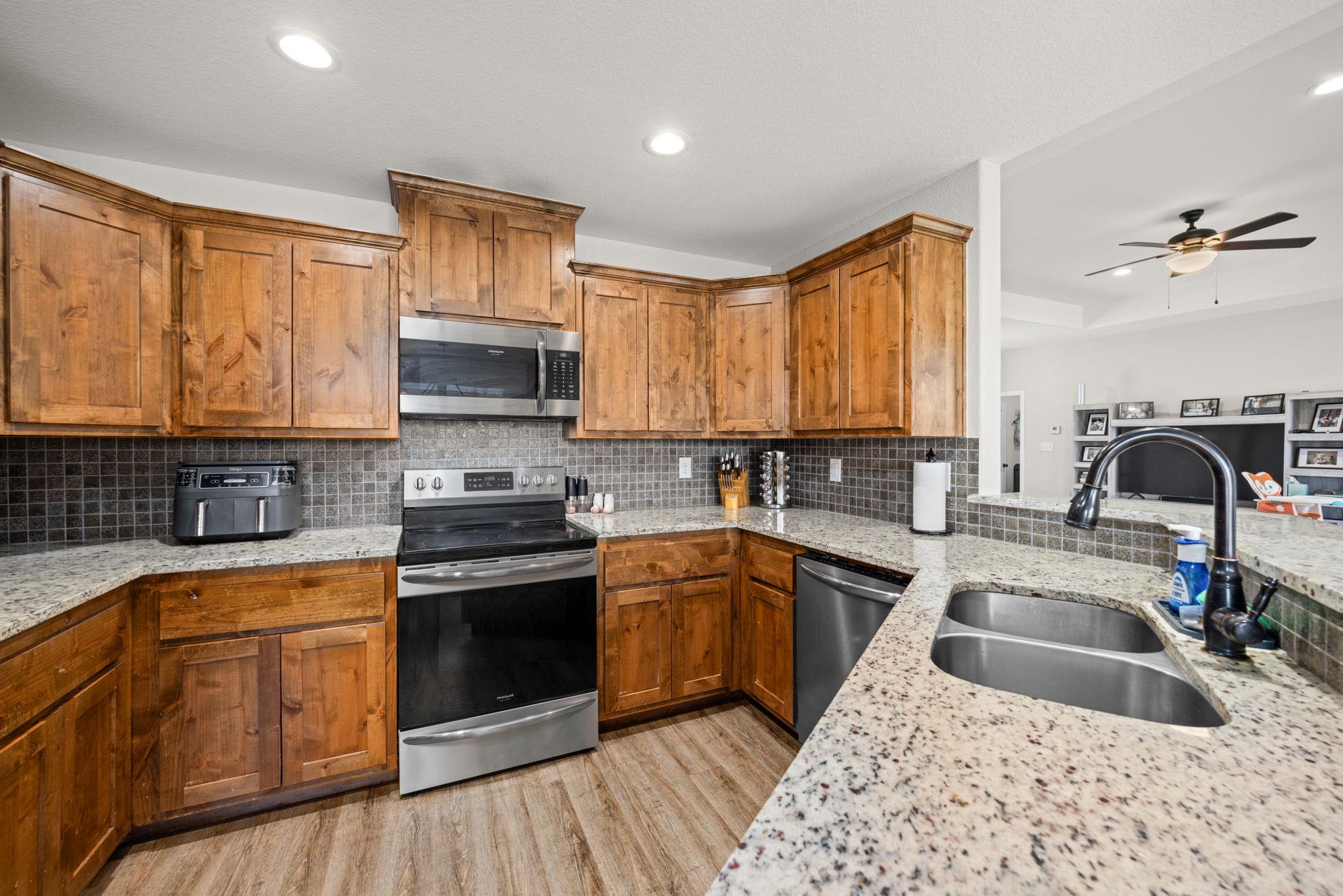 1313 Sandstone CV