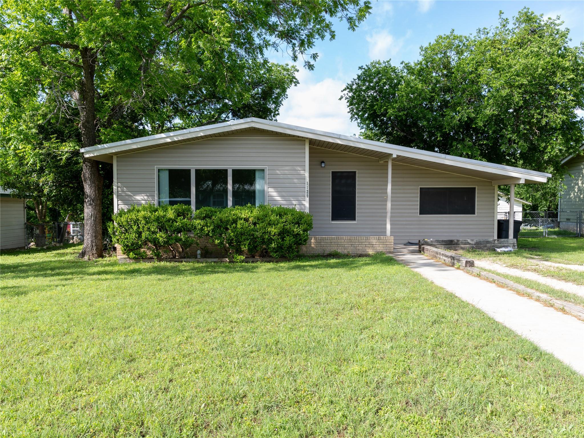 1120 Nix RD
