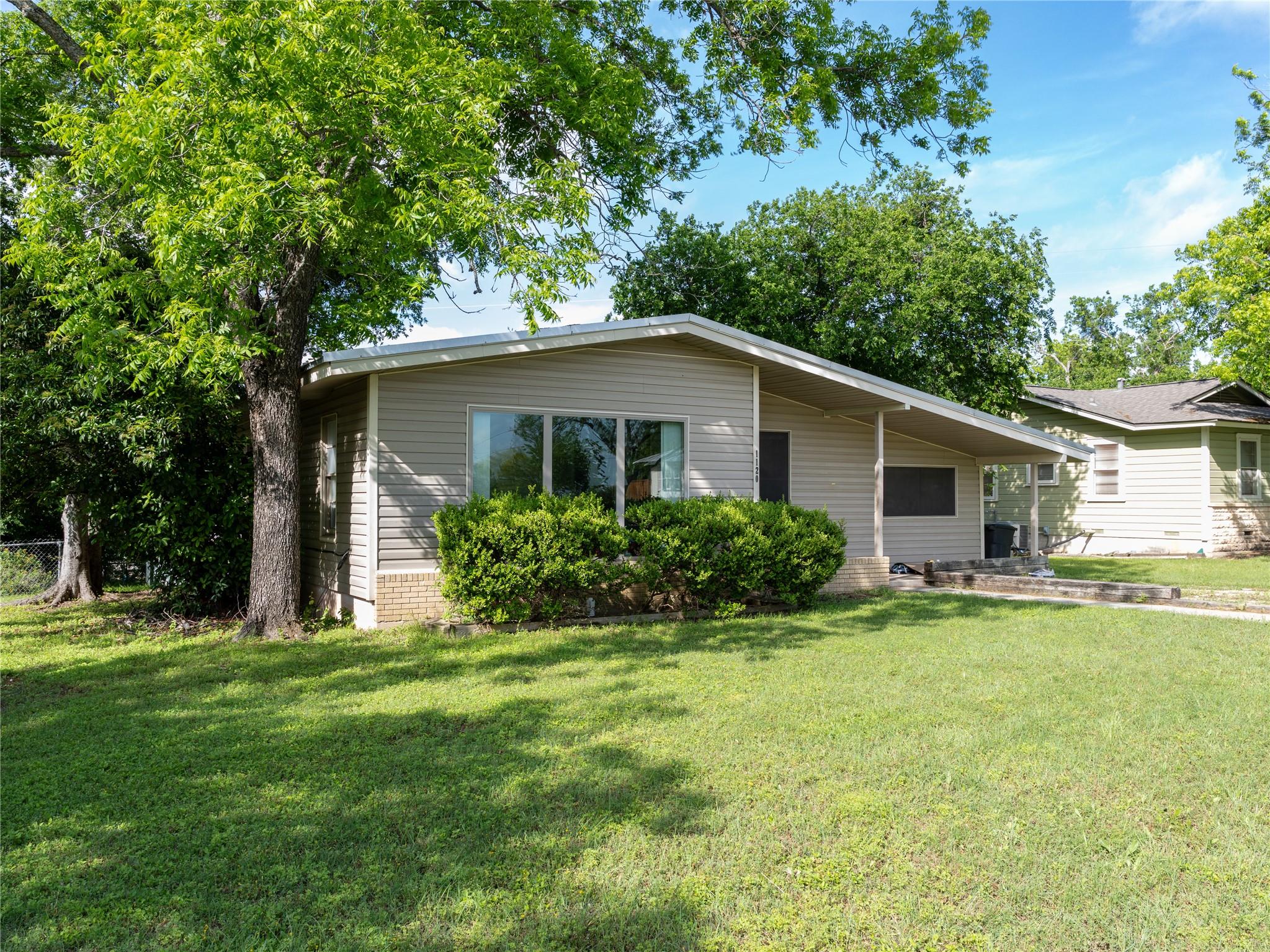 1120 Nix RD