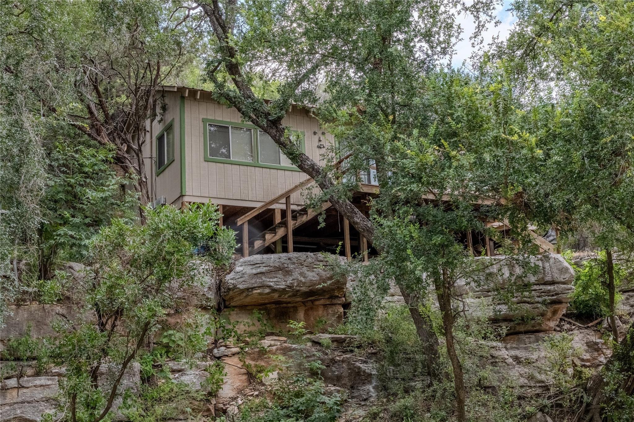 2212 N River RD