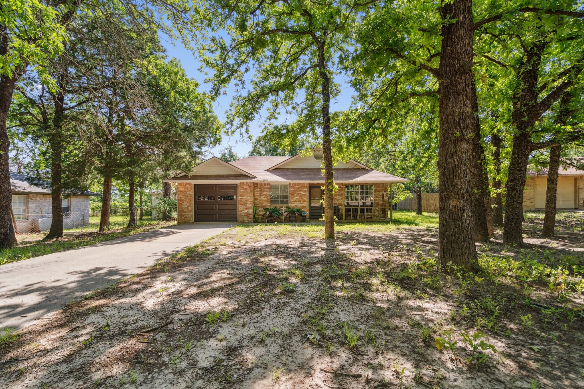 816 Red Oak Court