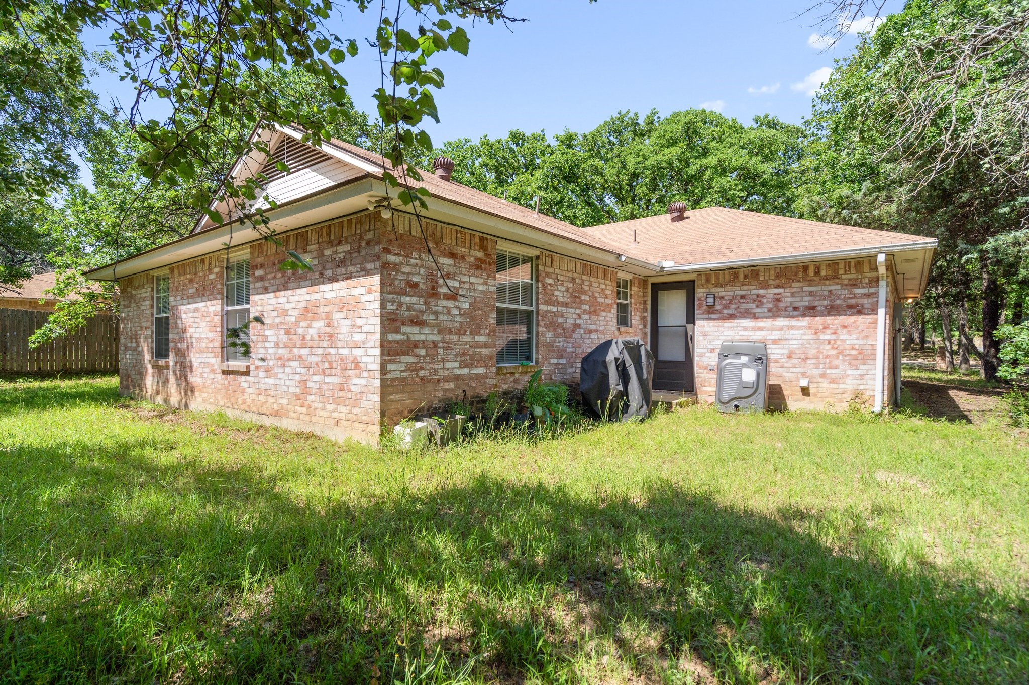 816 Red Oak Court