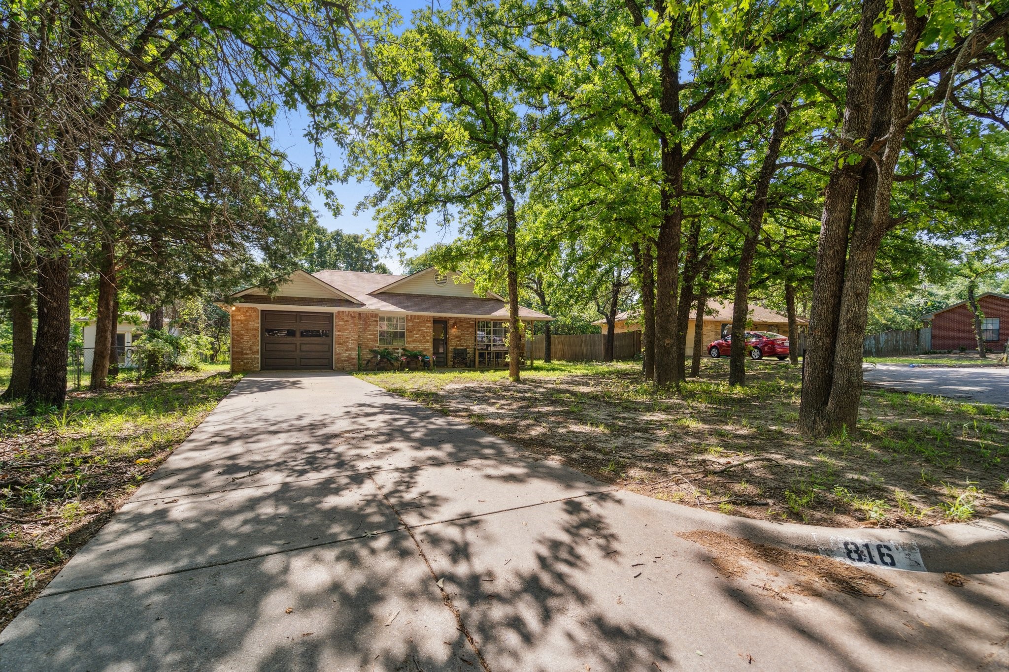 816 Red Oak Court