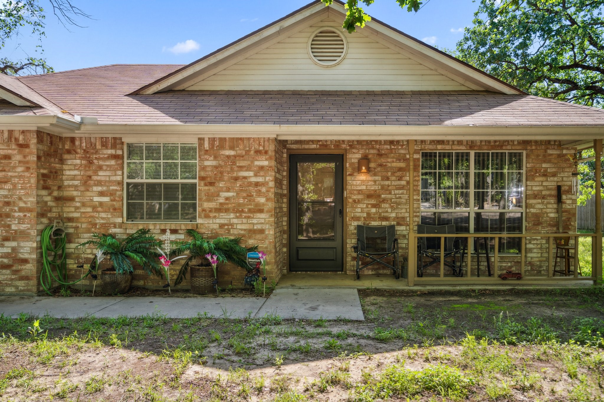 816 Red Oak Court