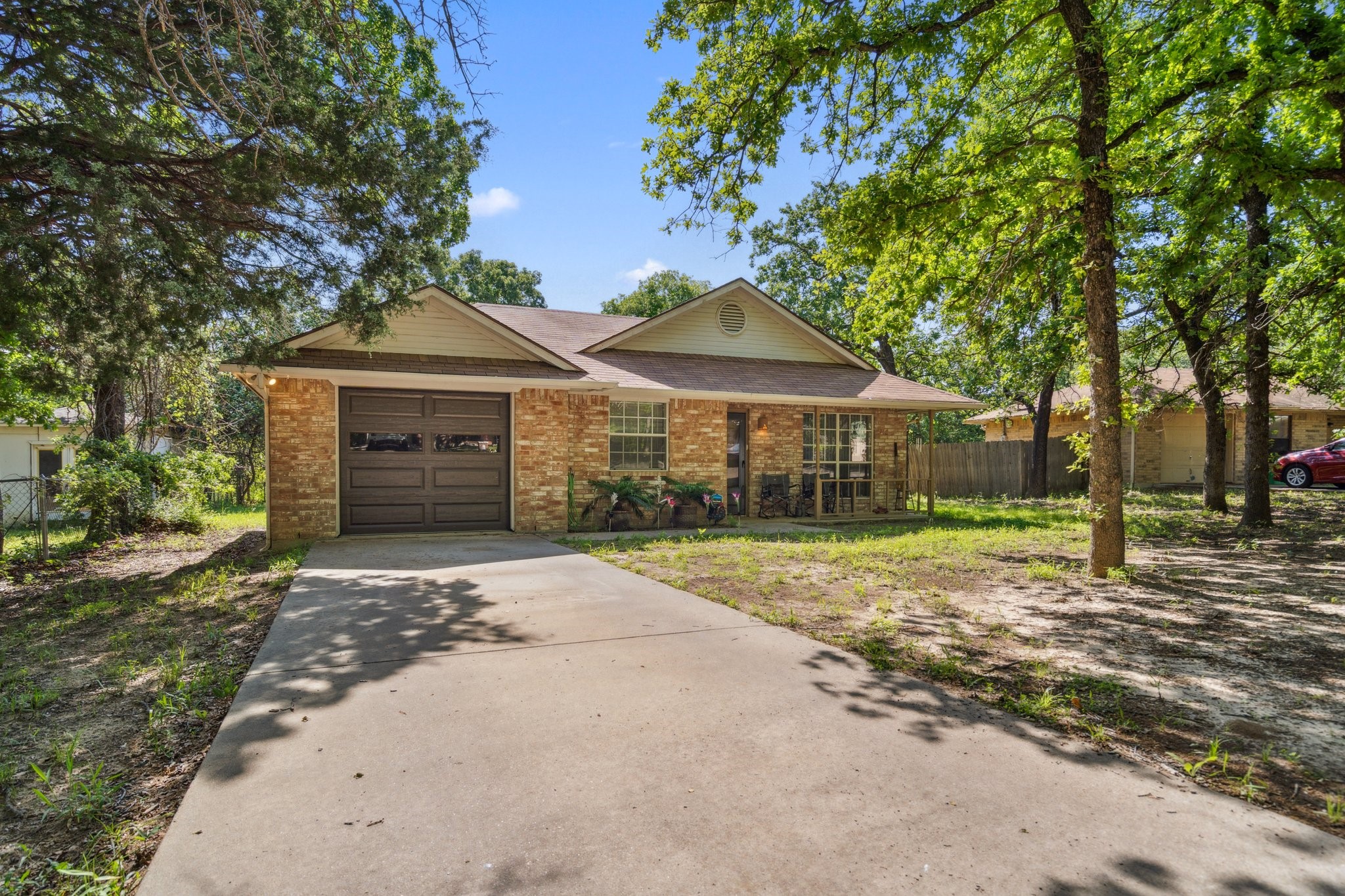 816 Red Oak Court