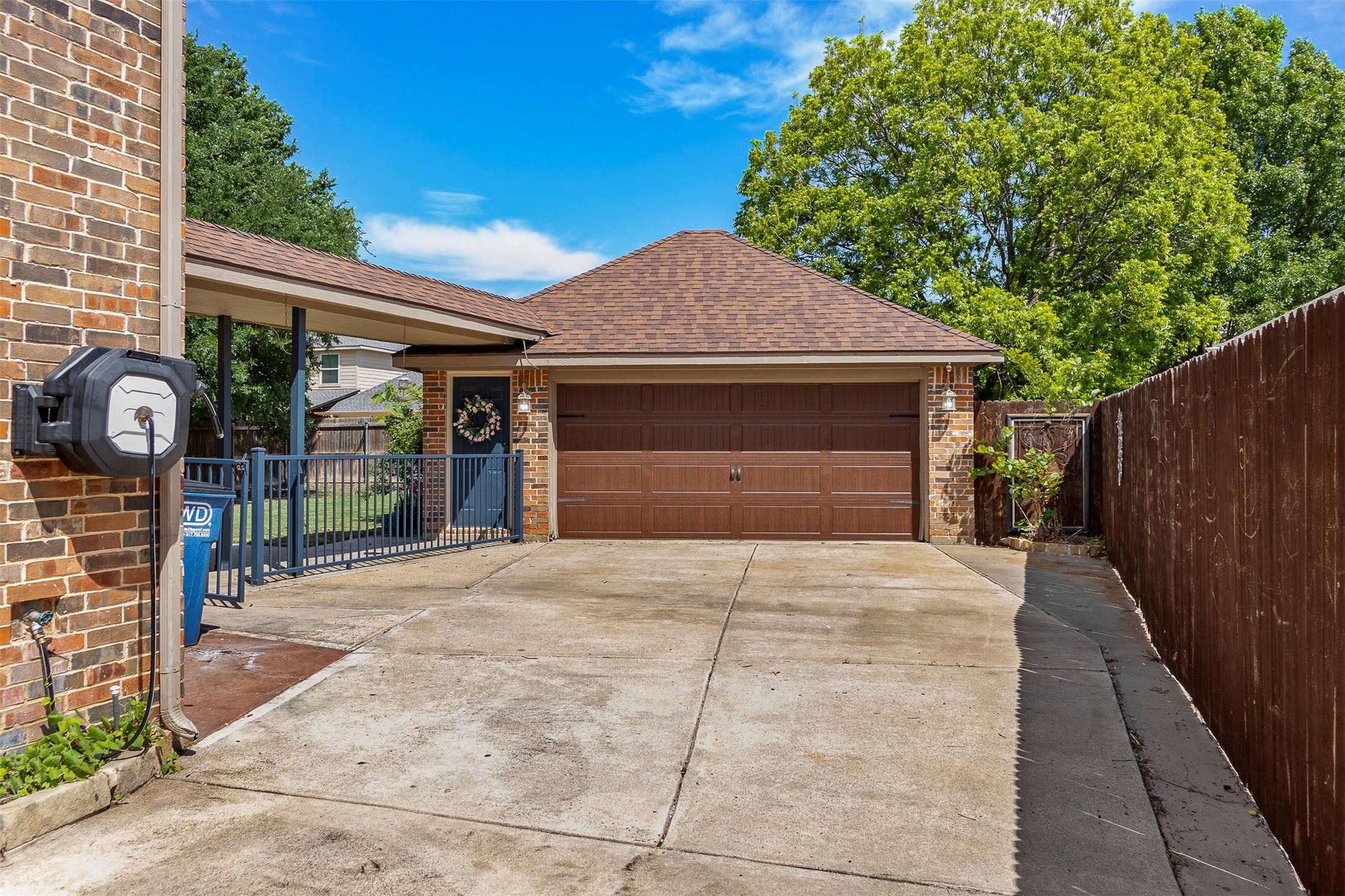 1709 Rosebriar Lane