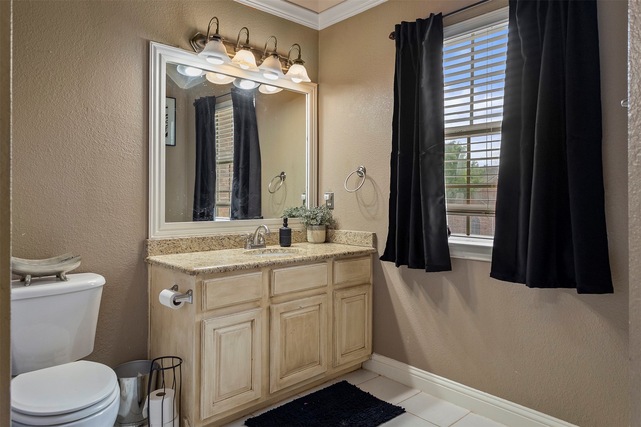 1709 Rosebriar Lane