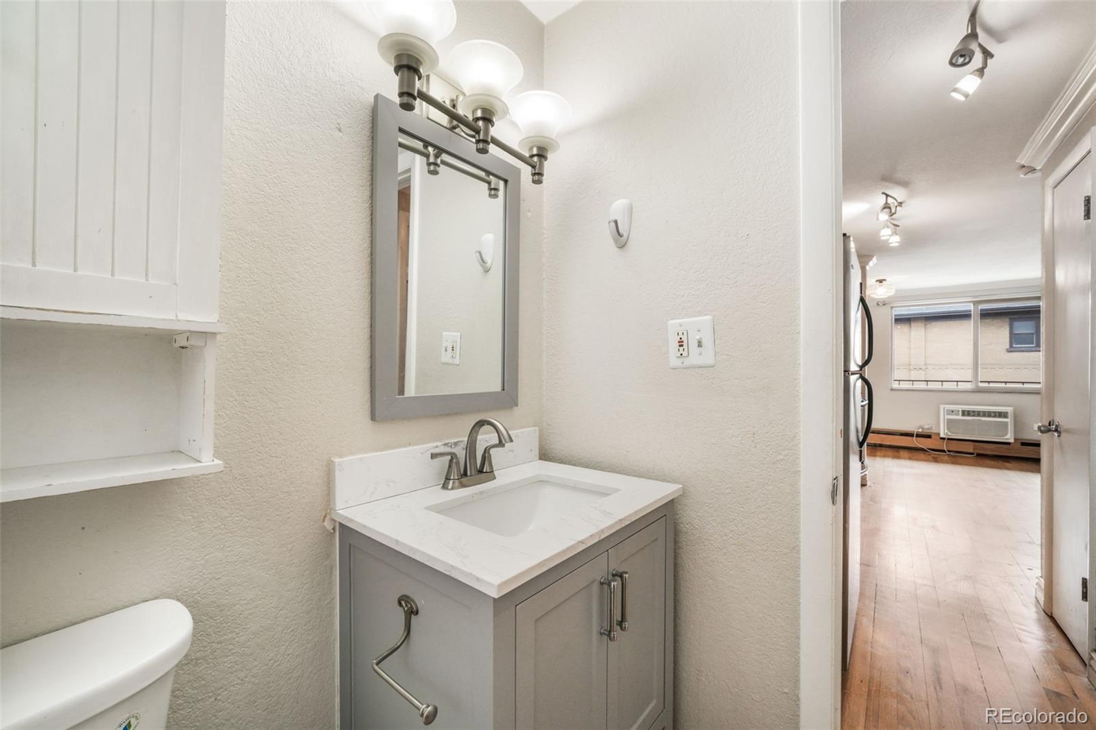 558 N Washington Street Unit: 203