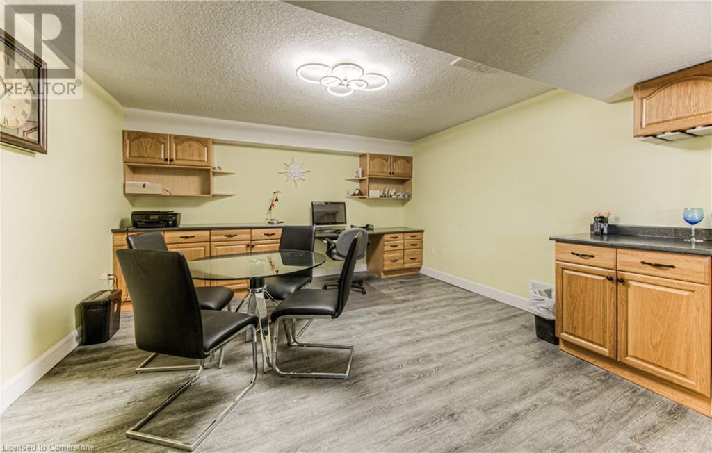 900 DOON VILLAGE Road Unit# 4