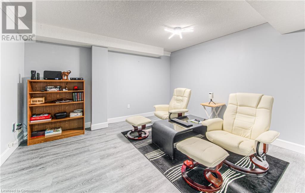 900 DOON VILLAGE Road Unit# 4