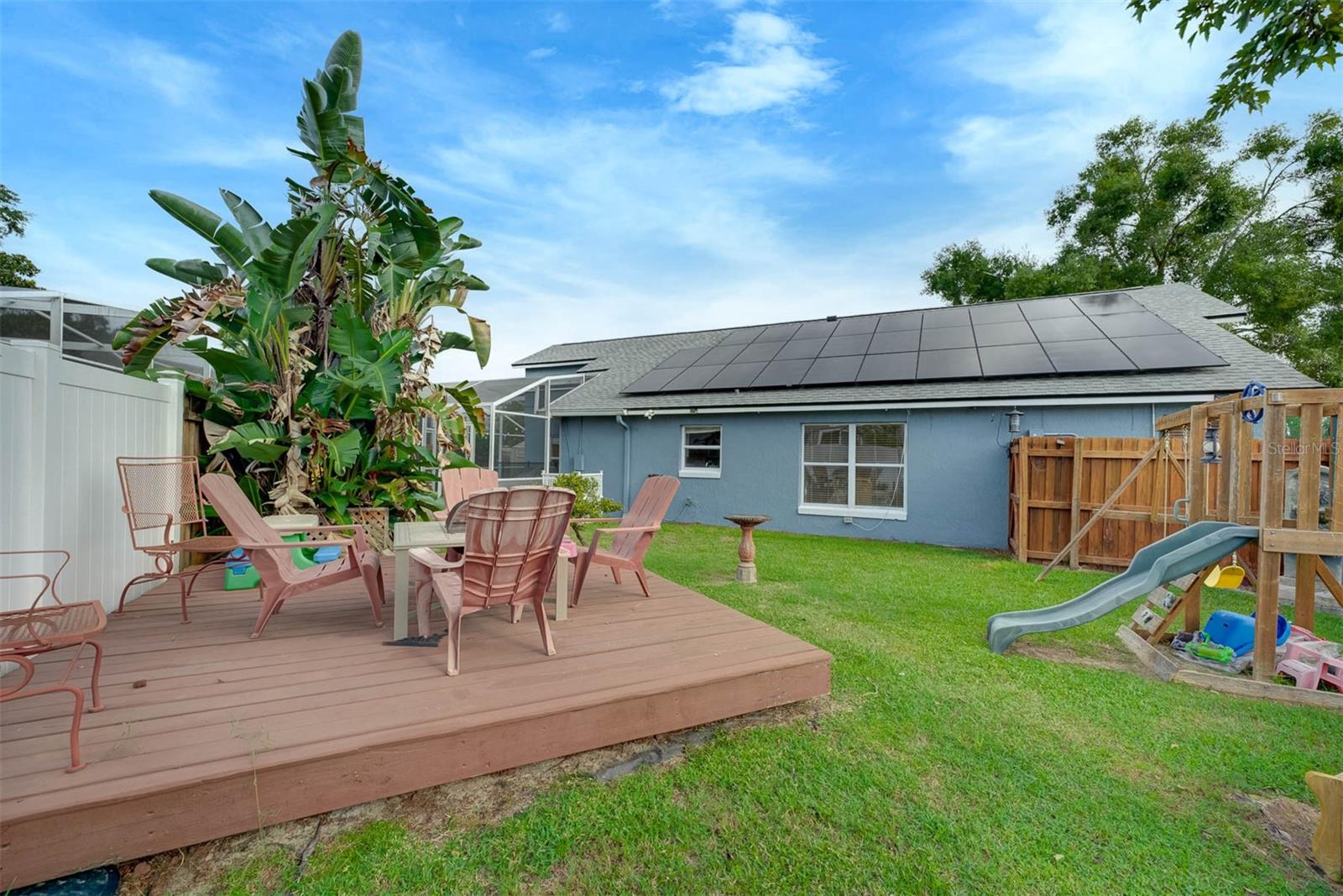 2935 DICKENS CIR