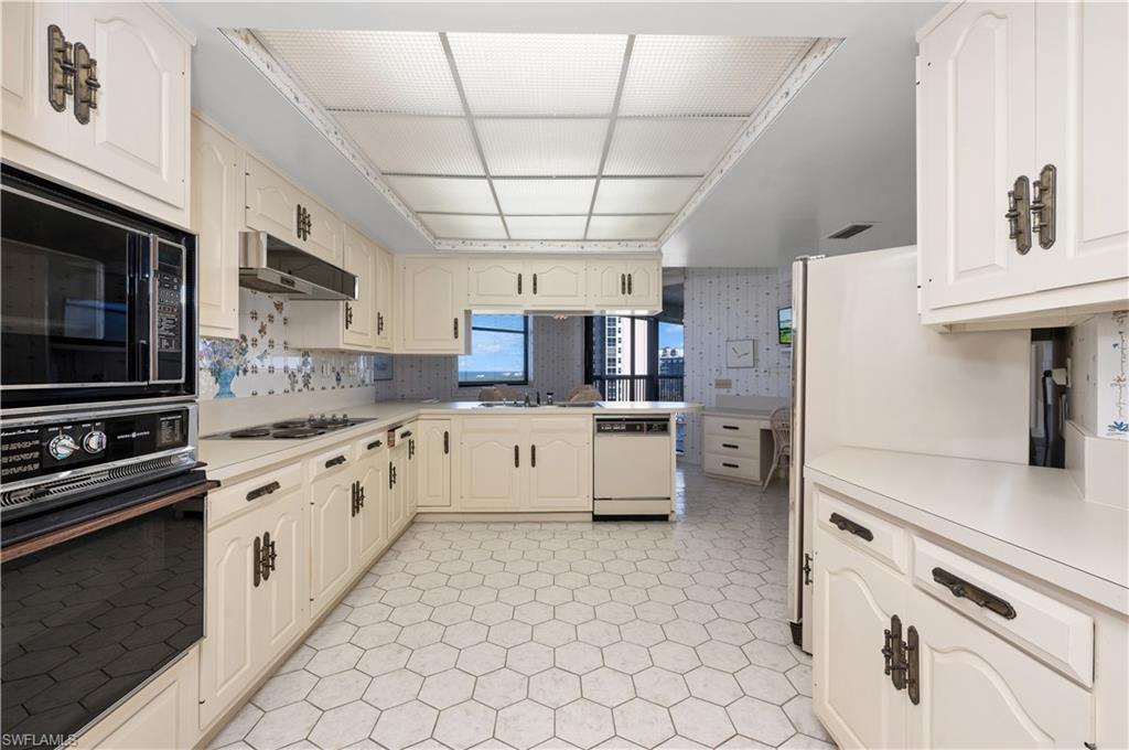 6075 Pelican Bay BLVD # 1106