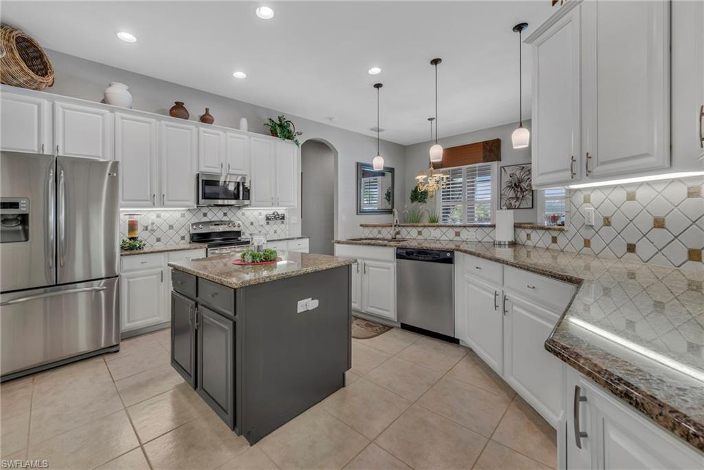 2111 Grove DR