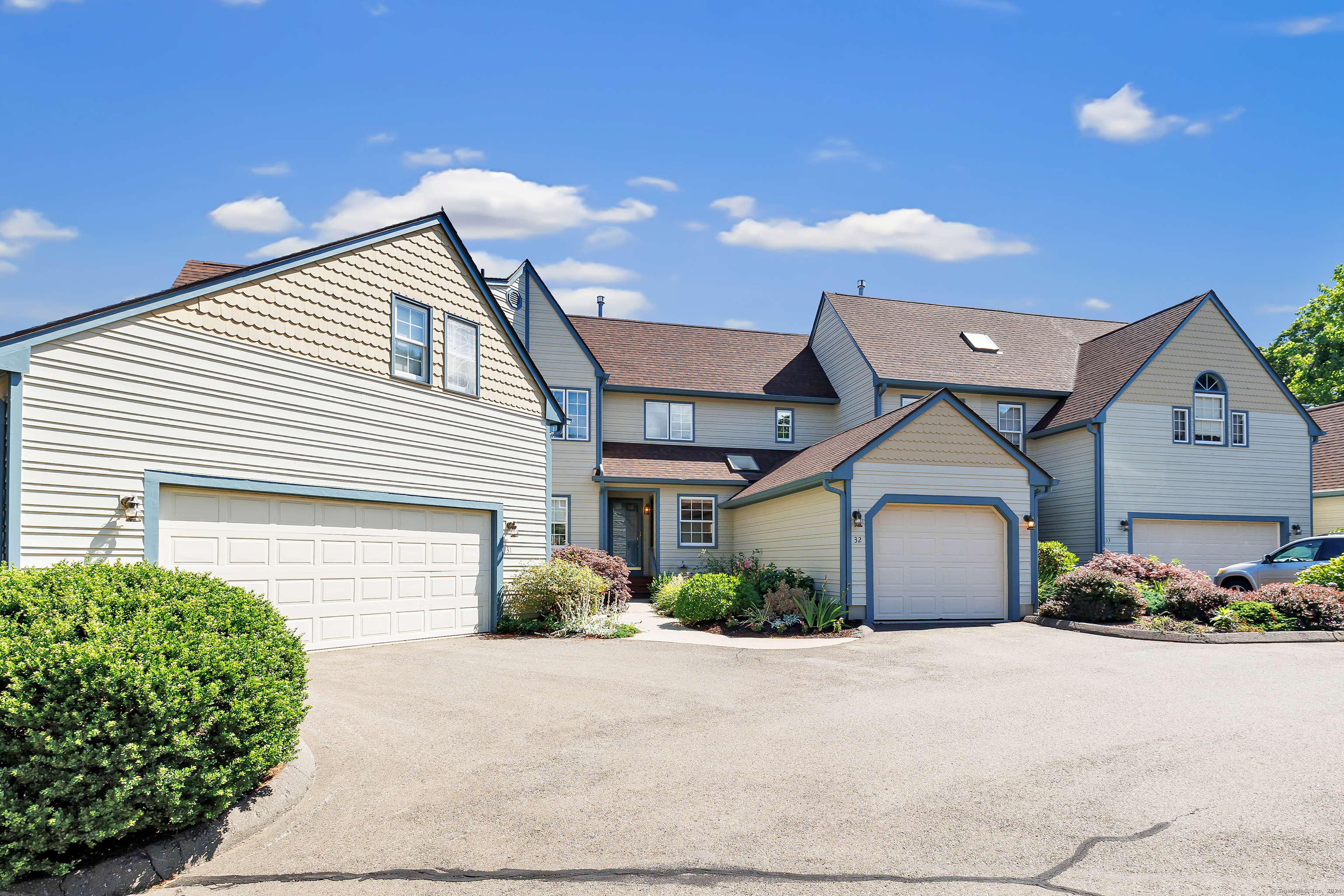 32 L Hermitage Drive 32