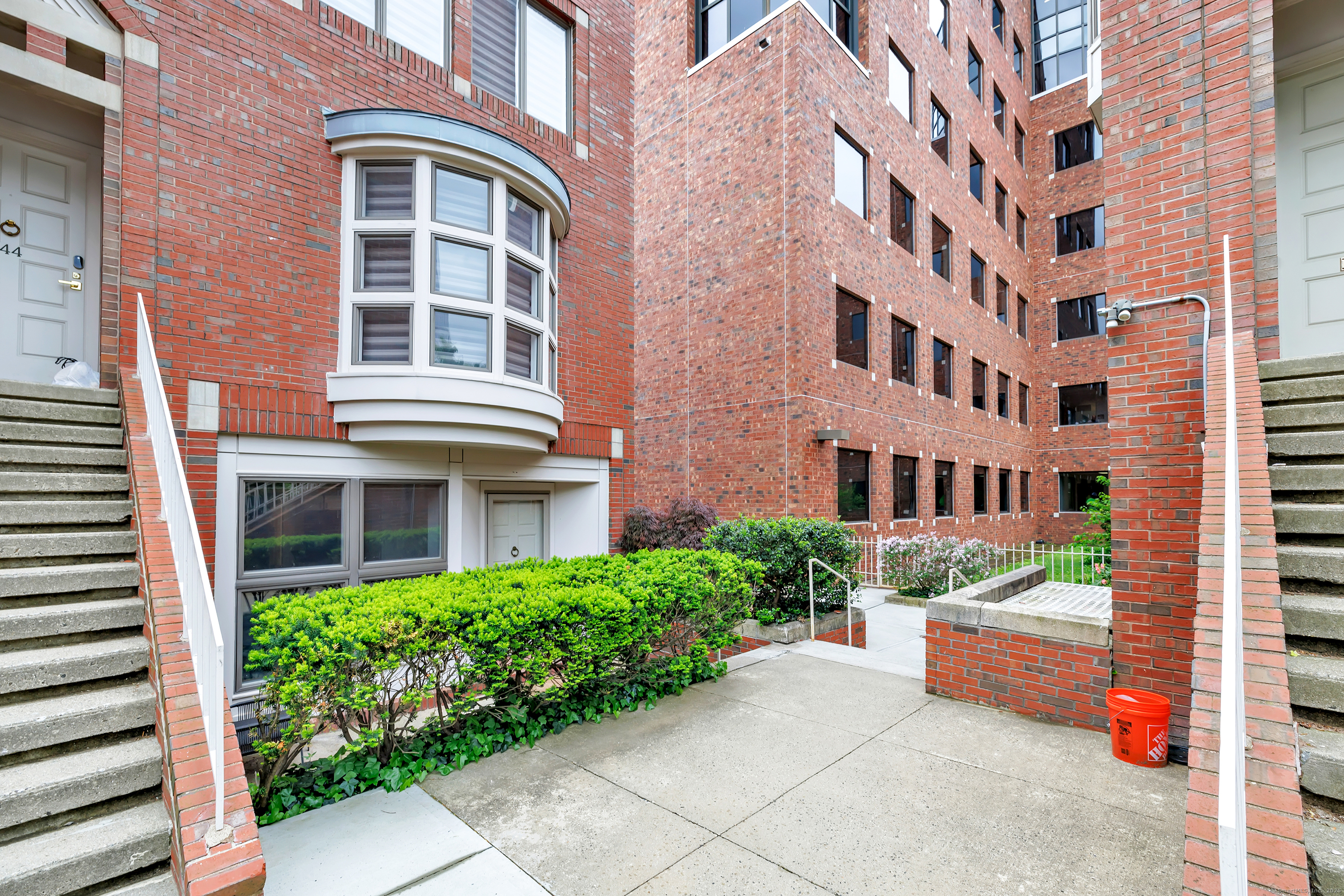 42 Temple Court 42